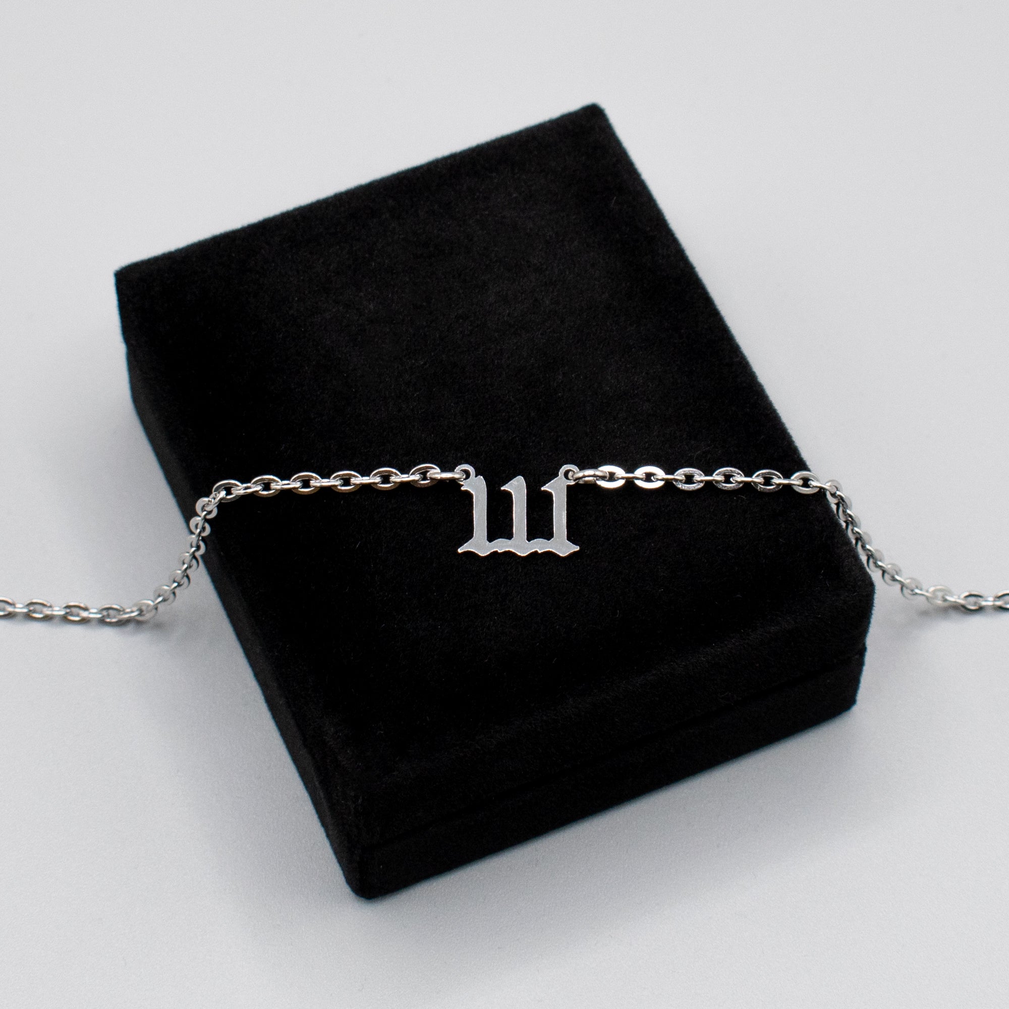 Collier ras du cou avec chiffres angéliques de style gothique 111 (argent)