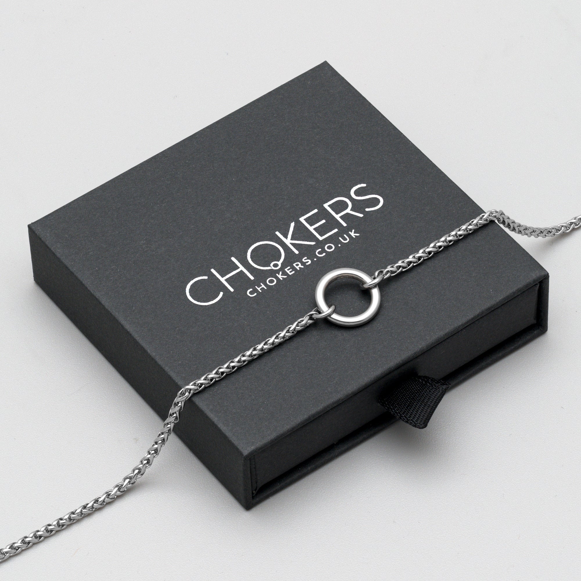 discreet silver O Ring day collar on foxtail chain