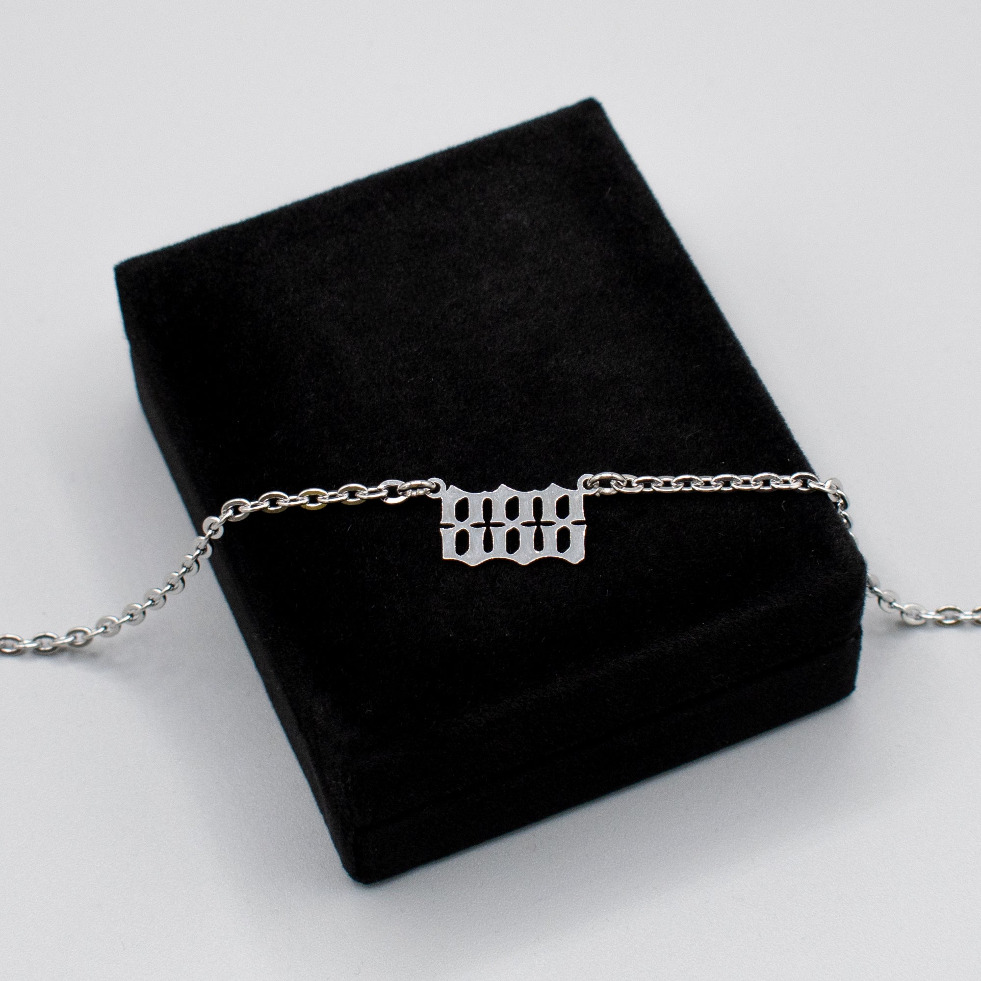 888 Chokerhalskette im gotischen Stil mit Engelszahlen (Silber)