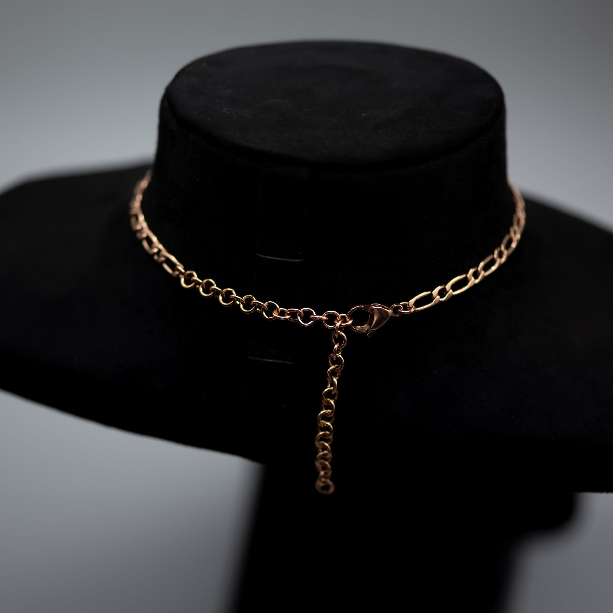 Collier ras du cou BabyGirl de style ancien anglais/gothique (or rose)