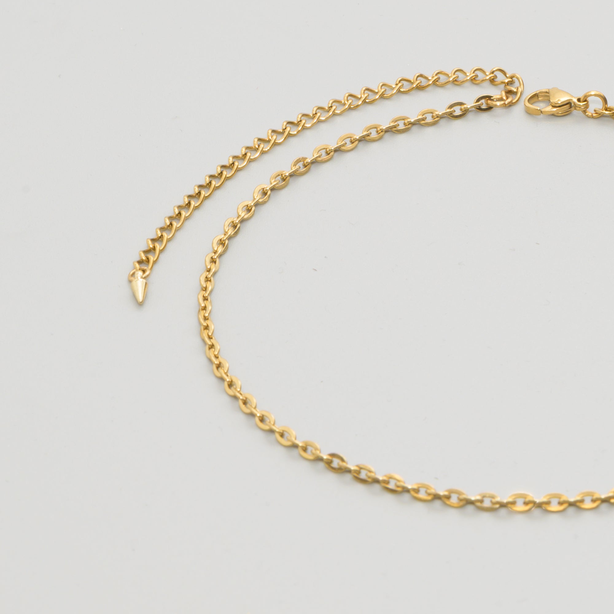Dainty 3mm cable chain choker necklace in gold stainless steel