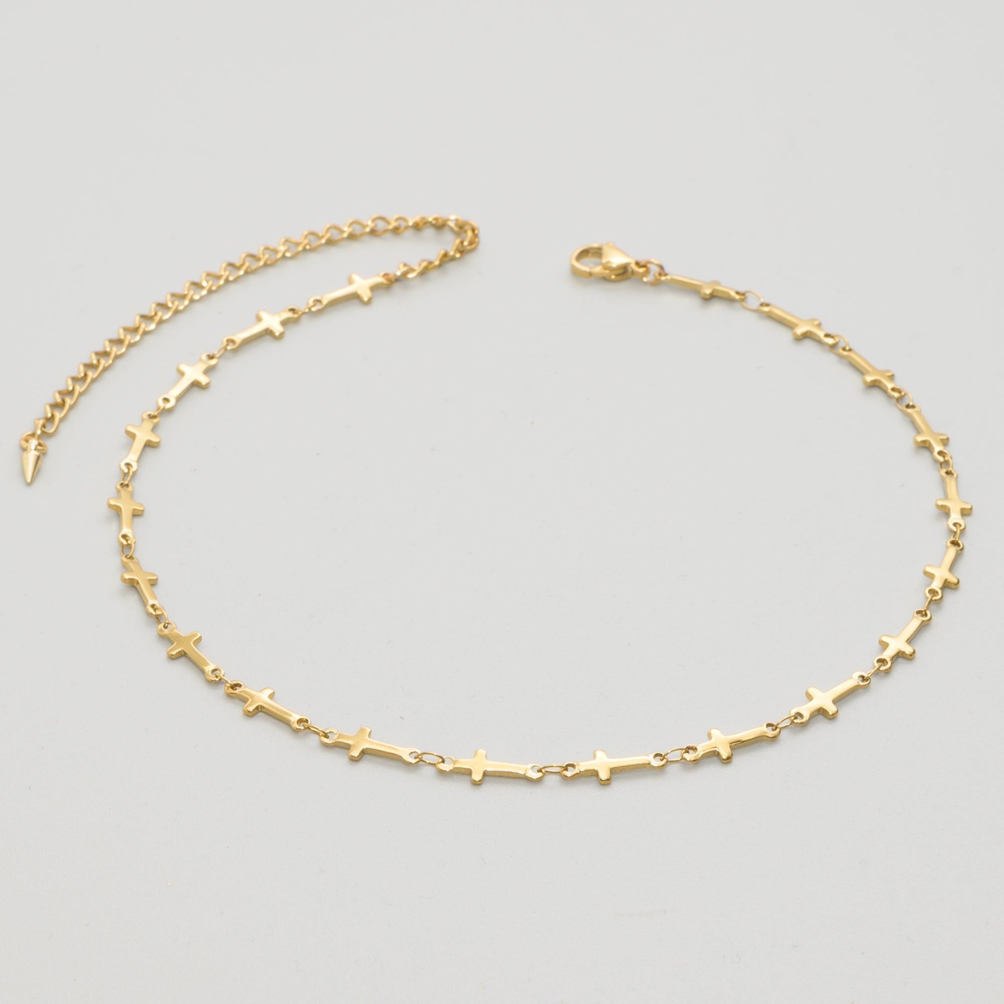 Cross link choker necklace in gold stainless steel