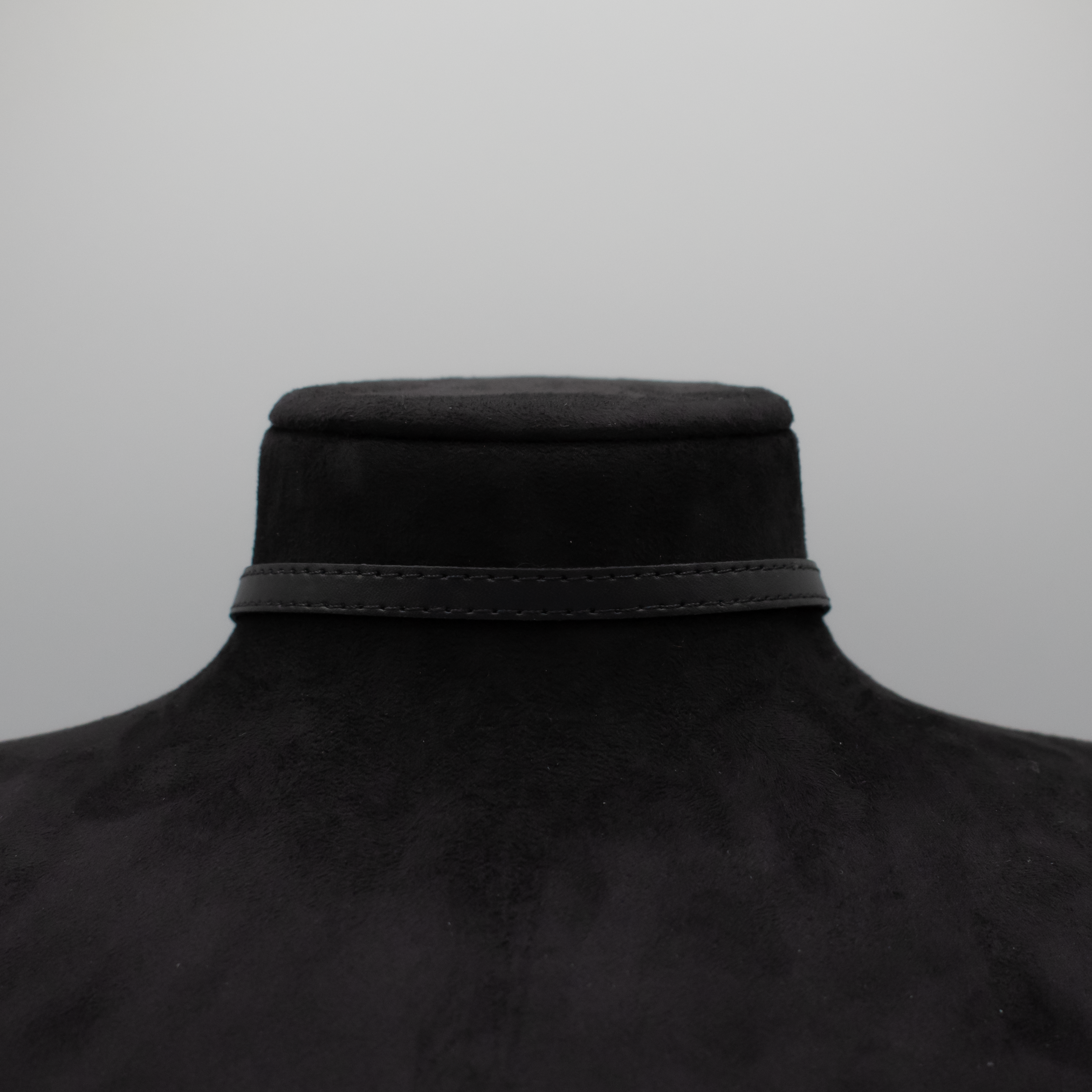 8mm Adjustable Leatherette Choker