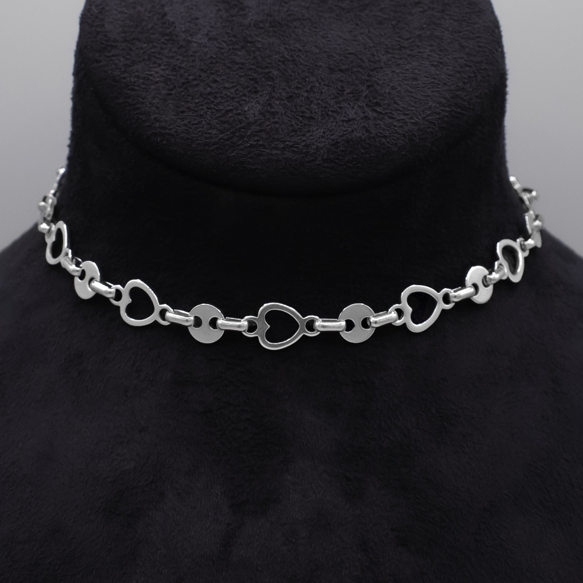 Heart link choker necklace in silver