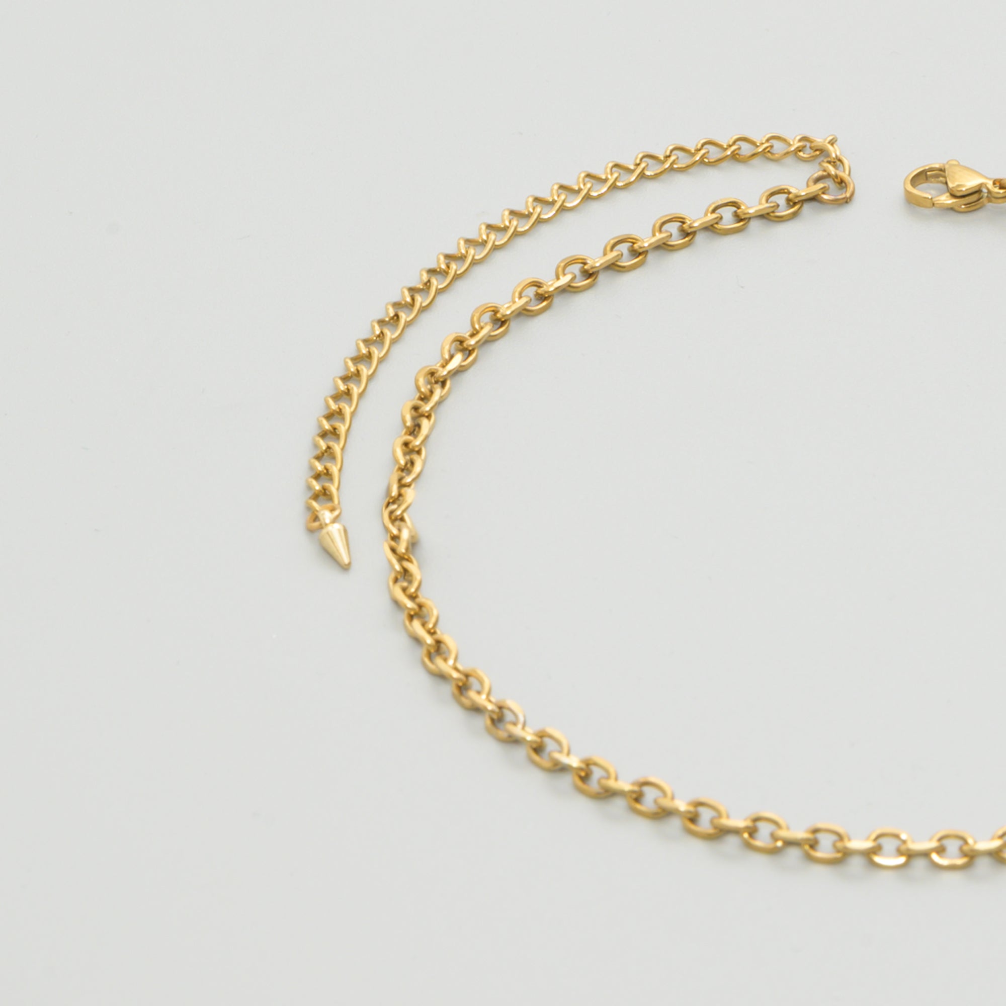 Dainty 4mm cable chain choker necklace in gold stainless steel