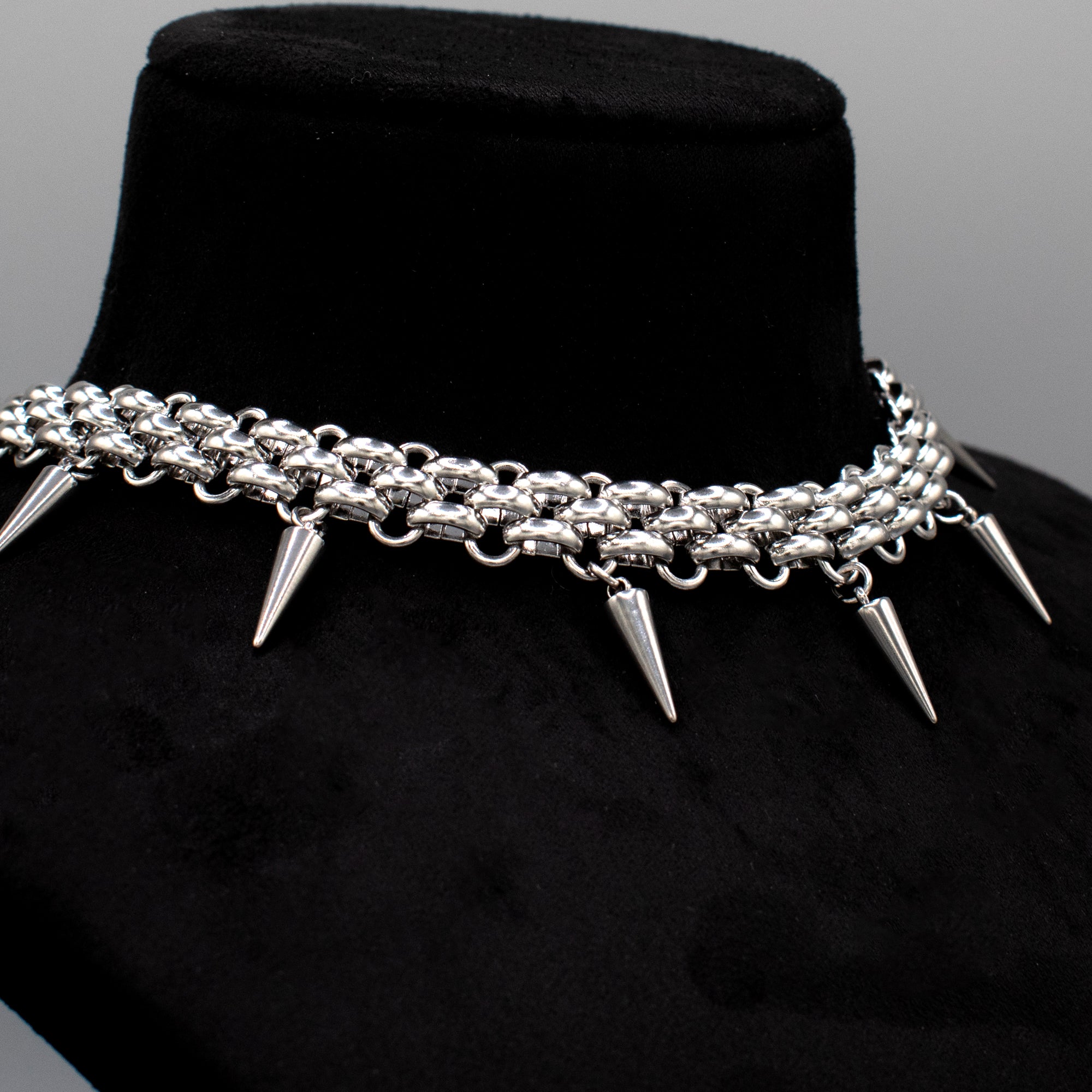 Gothic Spiked Chainmail Choker Necklace (Silver)
