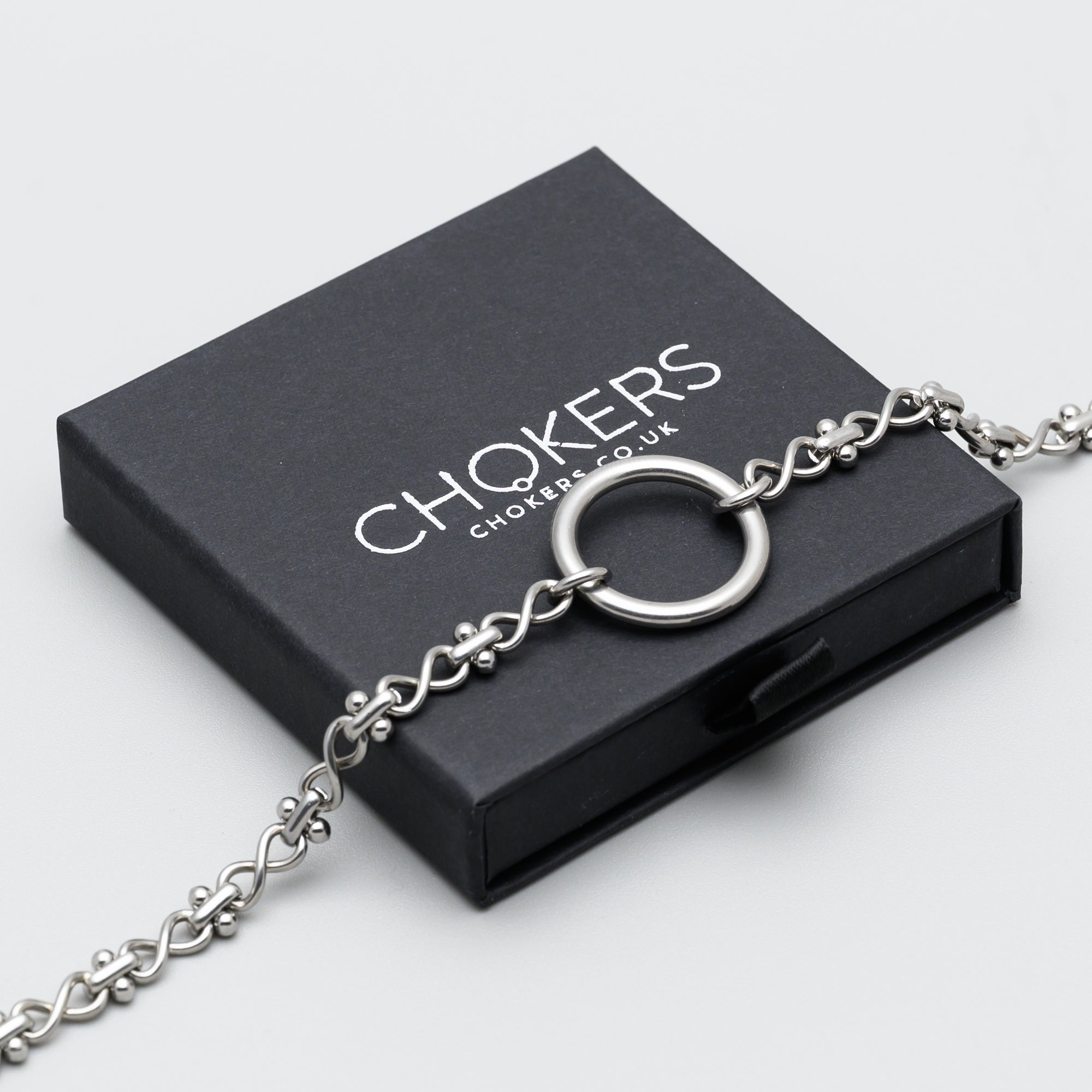 Eternity link O ring day collar necklace in silver stainless steel
