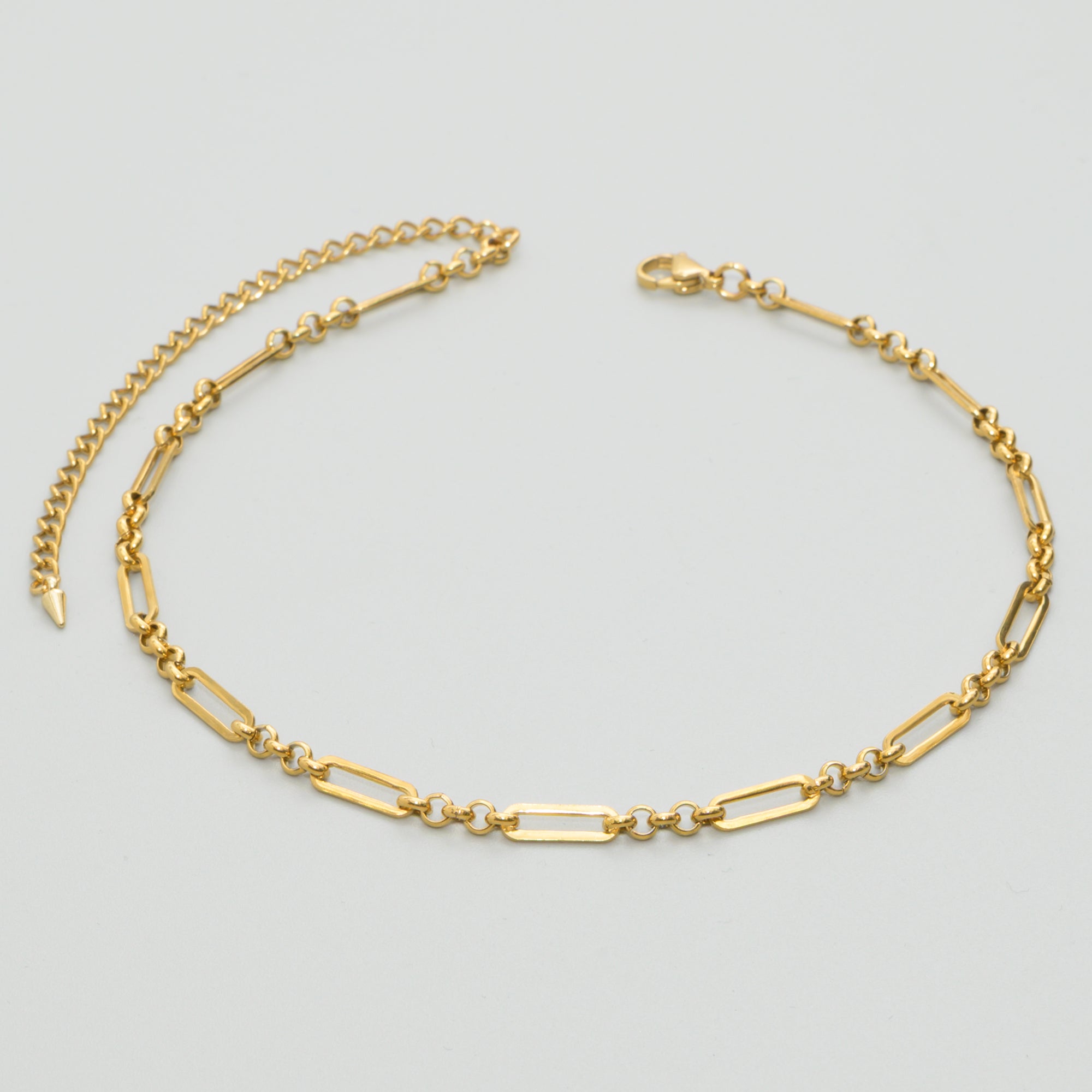 Fancy Paperclip chain choker in Gold plated stainless steel