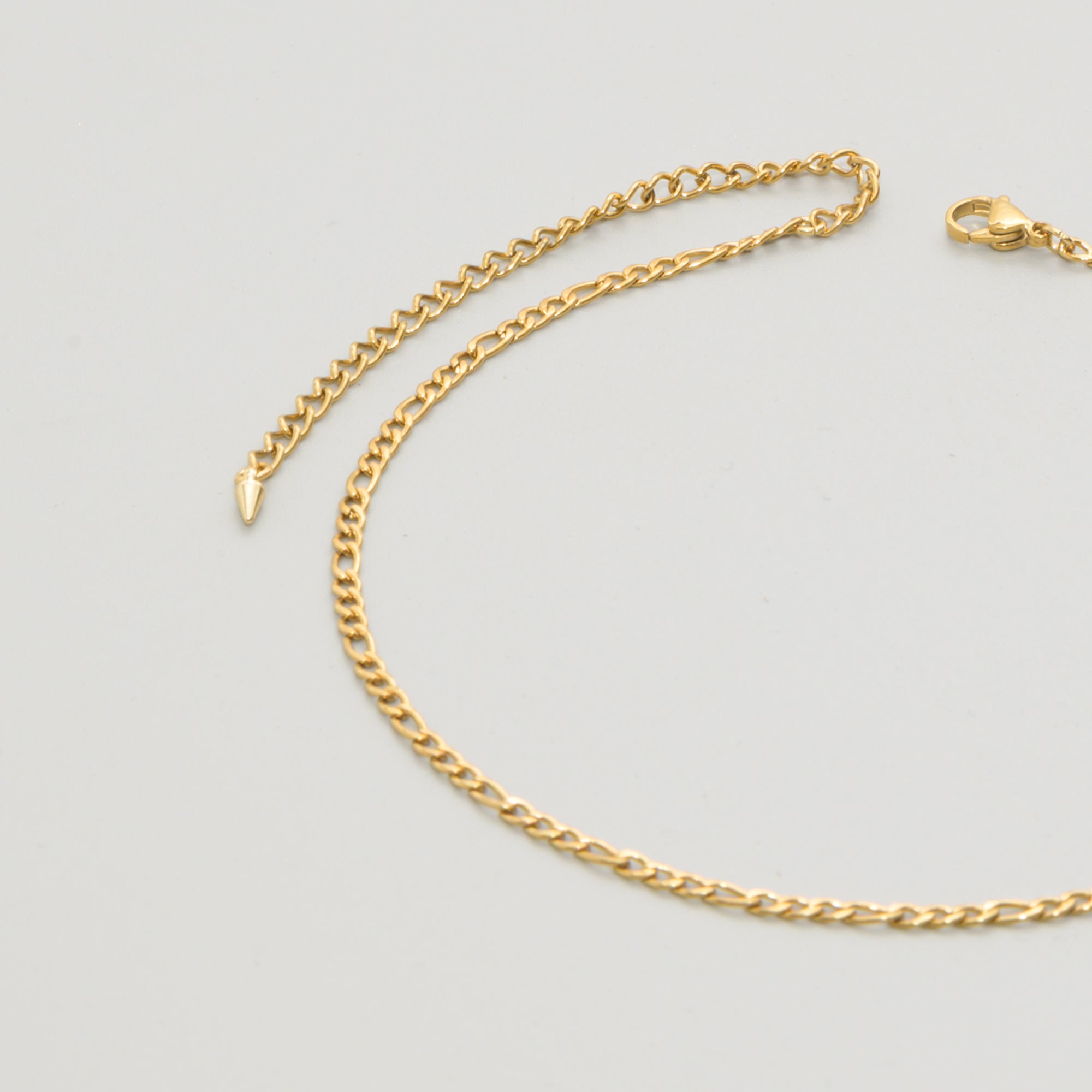 Dainty 3mm figaro chain choker in gold stainless steel