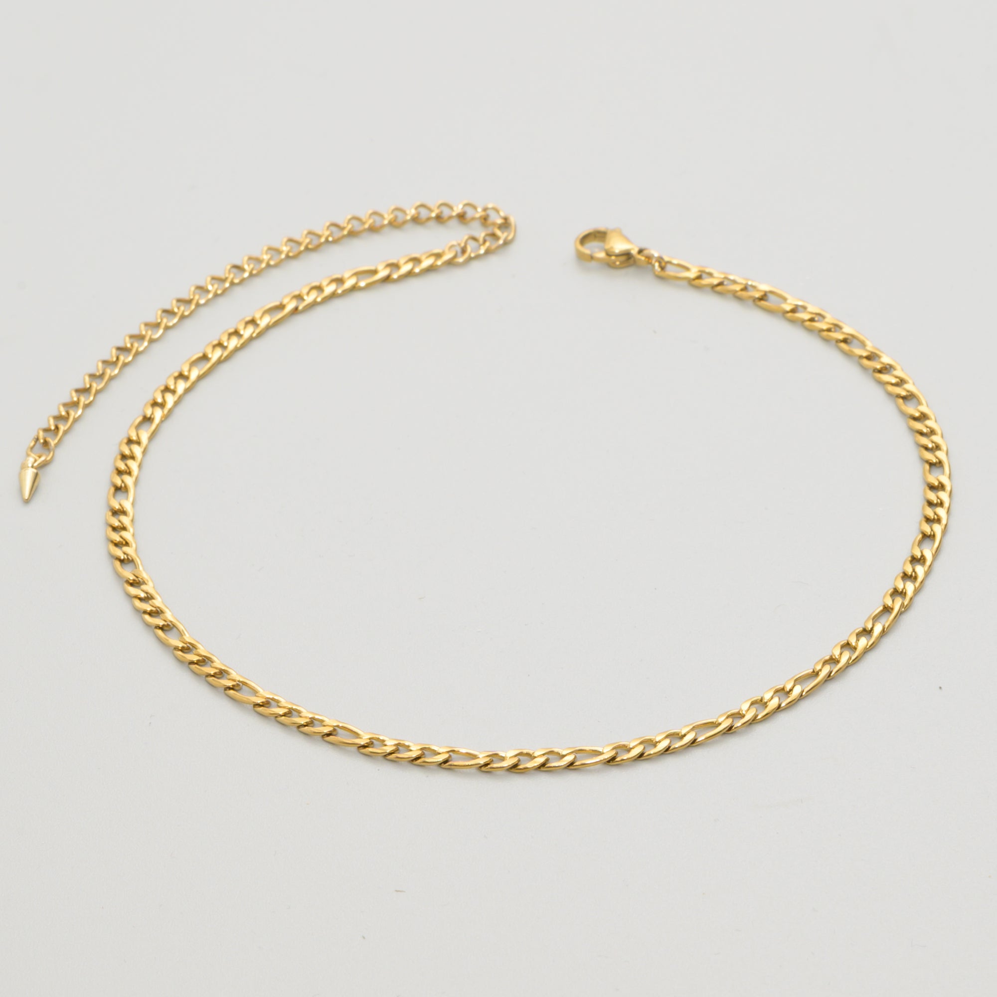 Dainty 4mm figaro chain choker in Gold stainless steel