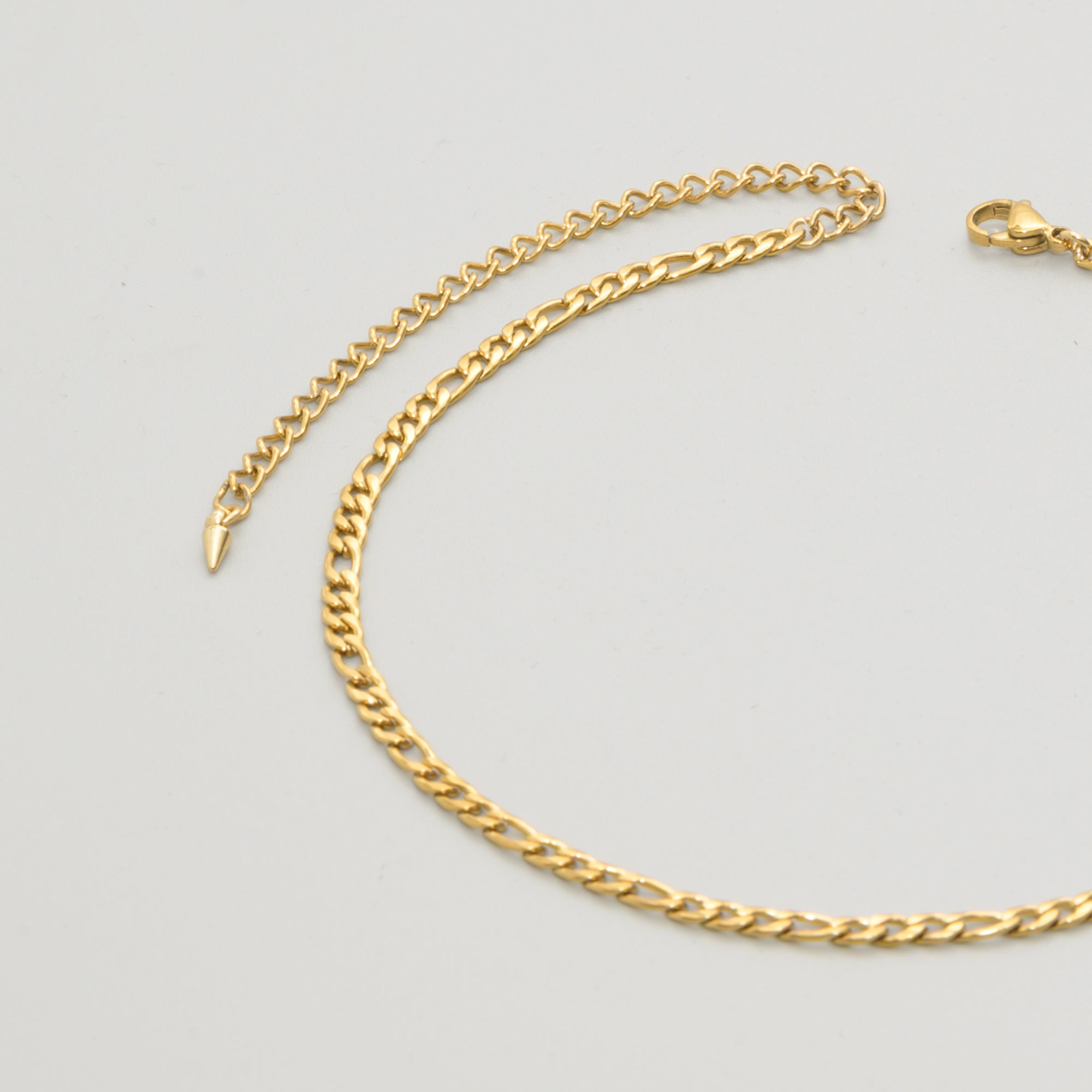 Dainty 4mm figaro chain choker in Gold stainless steel