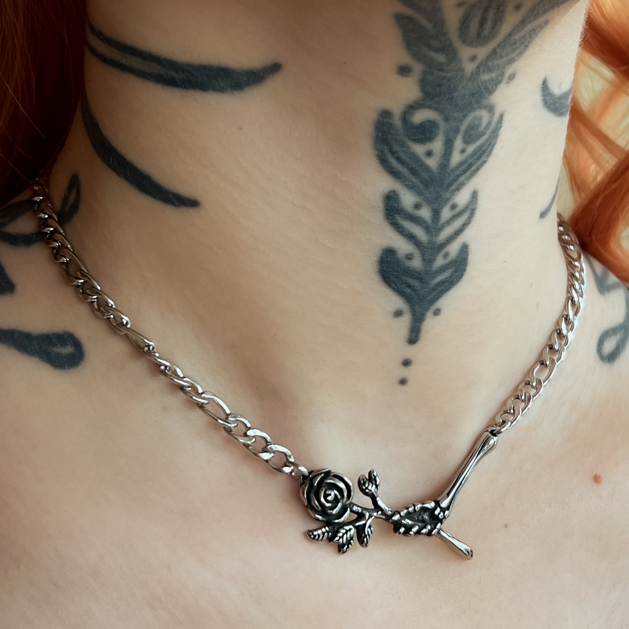 Hand of Love Gothic Figaro Chain Choker (Silver)