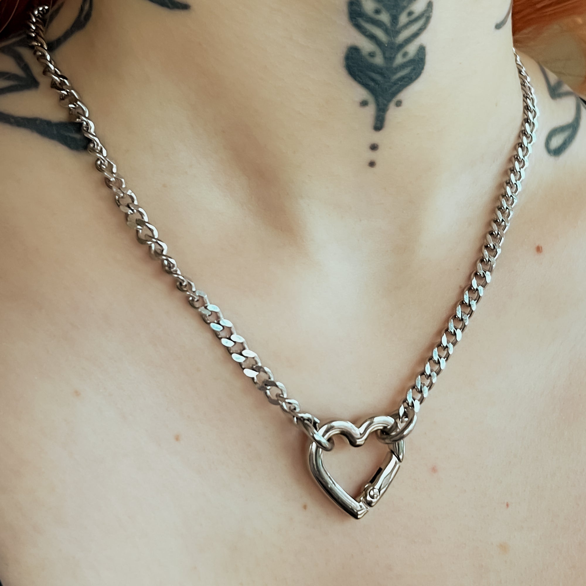 Collier mousqueton en forme de cœur uni (argent)