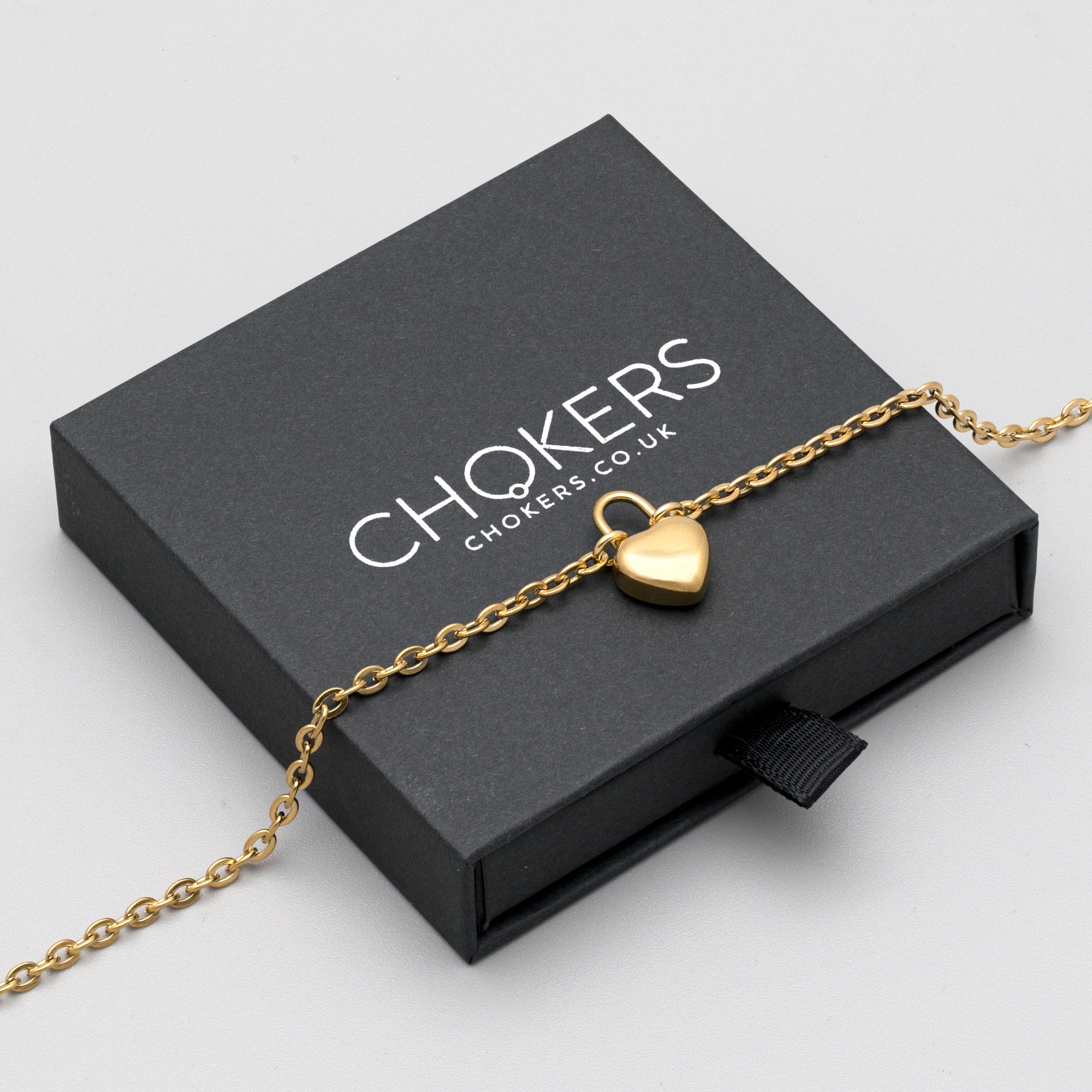 Gold heart pendant day collar necklace on 3mm cable chain