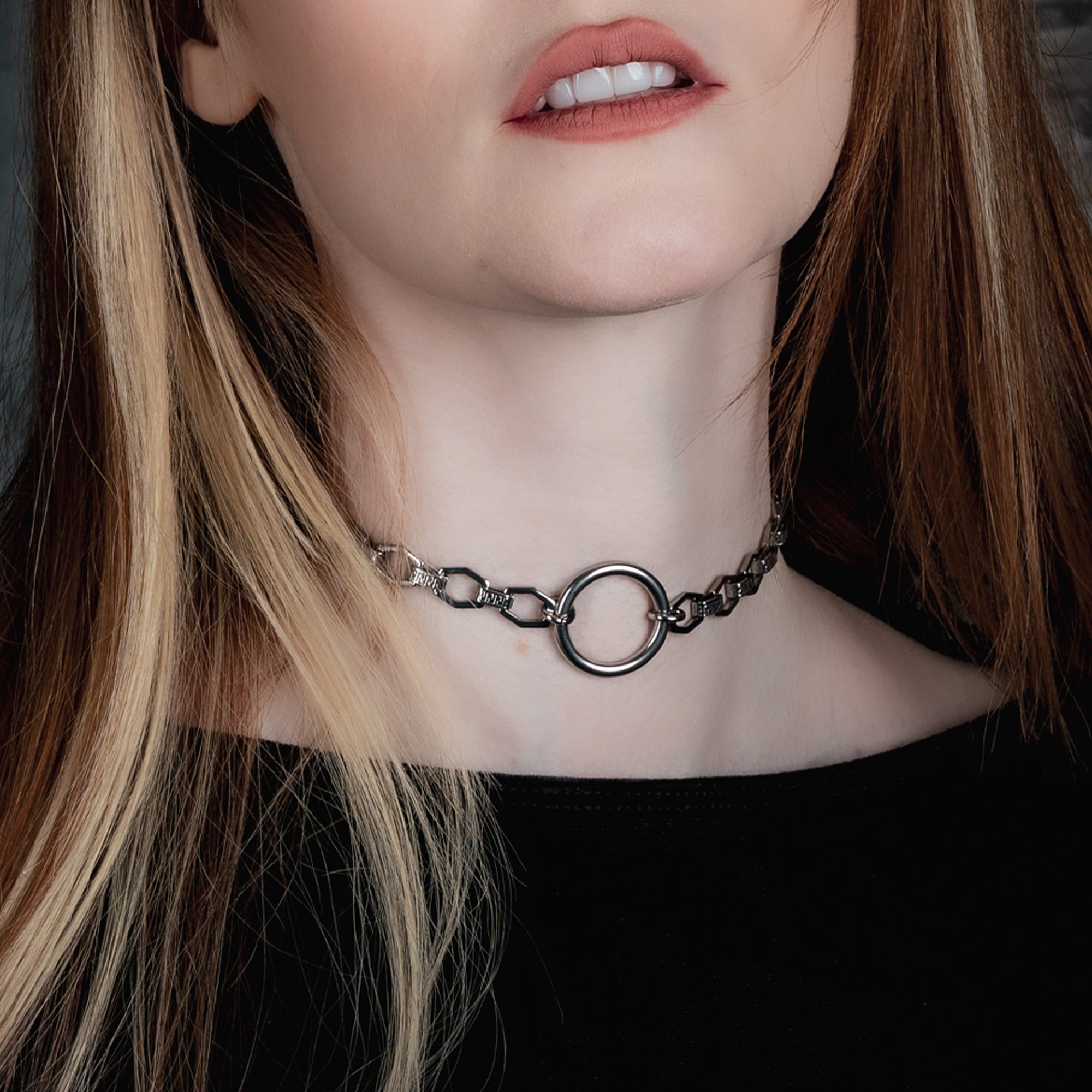 Chunky hex link o ring day collar in silver stainless steel