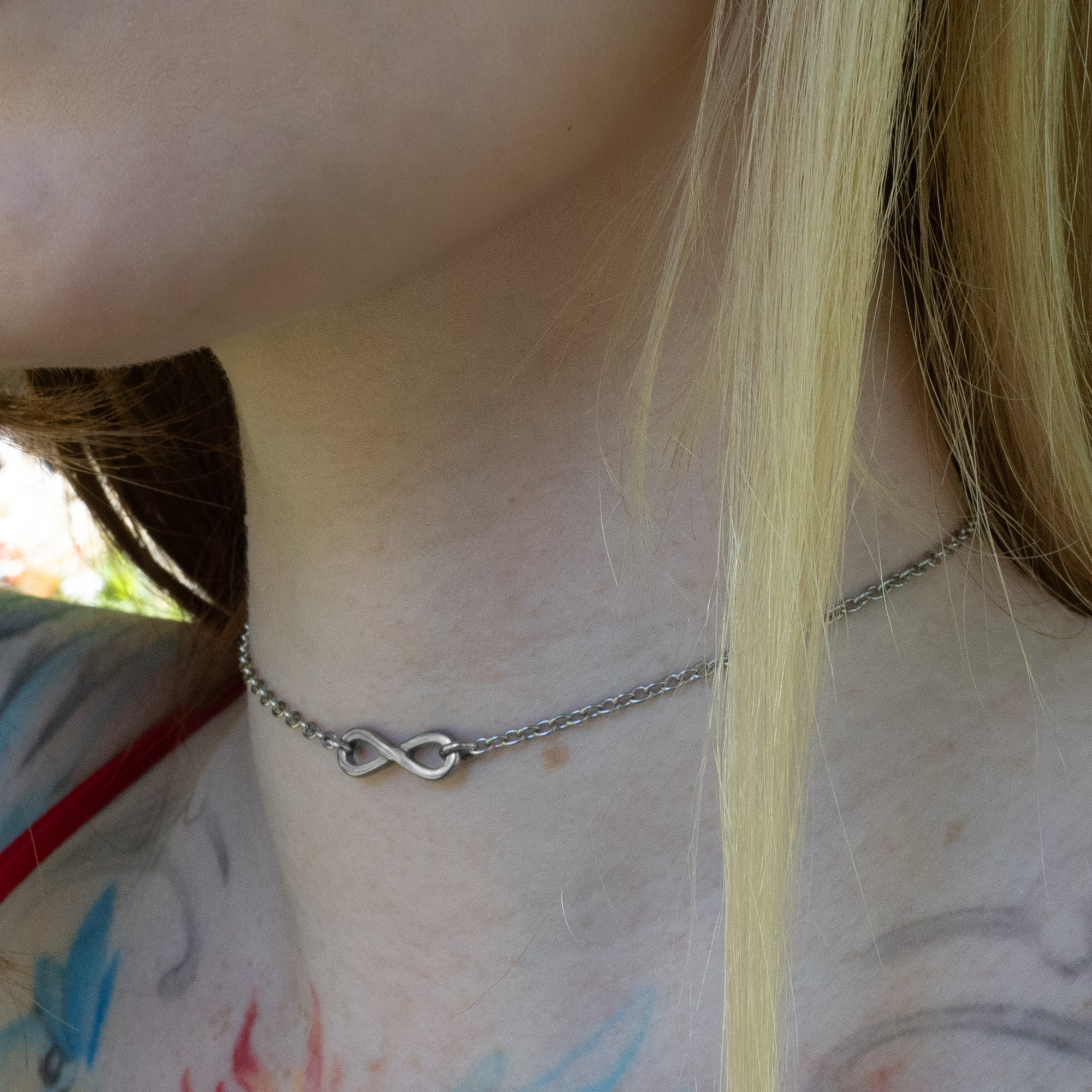 Dainty Eternity Symbol day collar in silver stainless steel