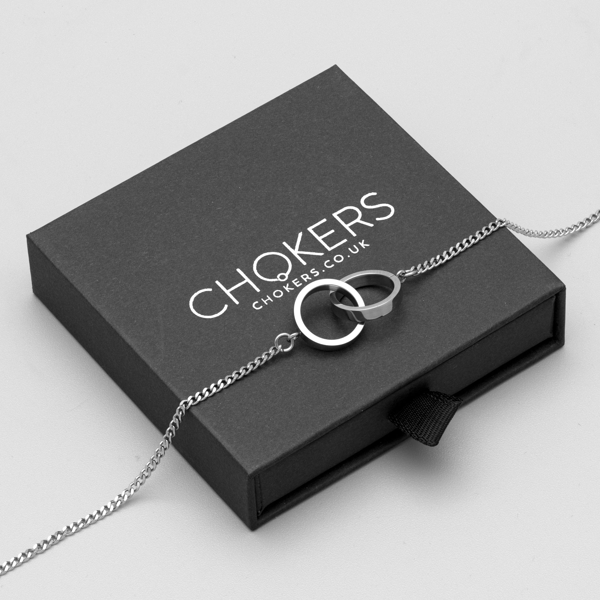 Silver interlocking rings day collar choker