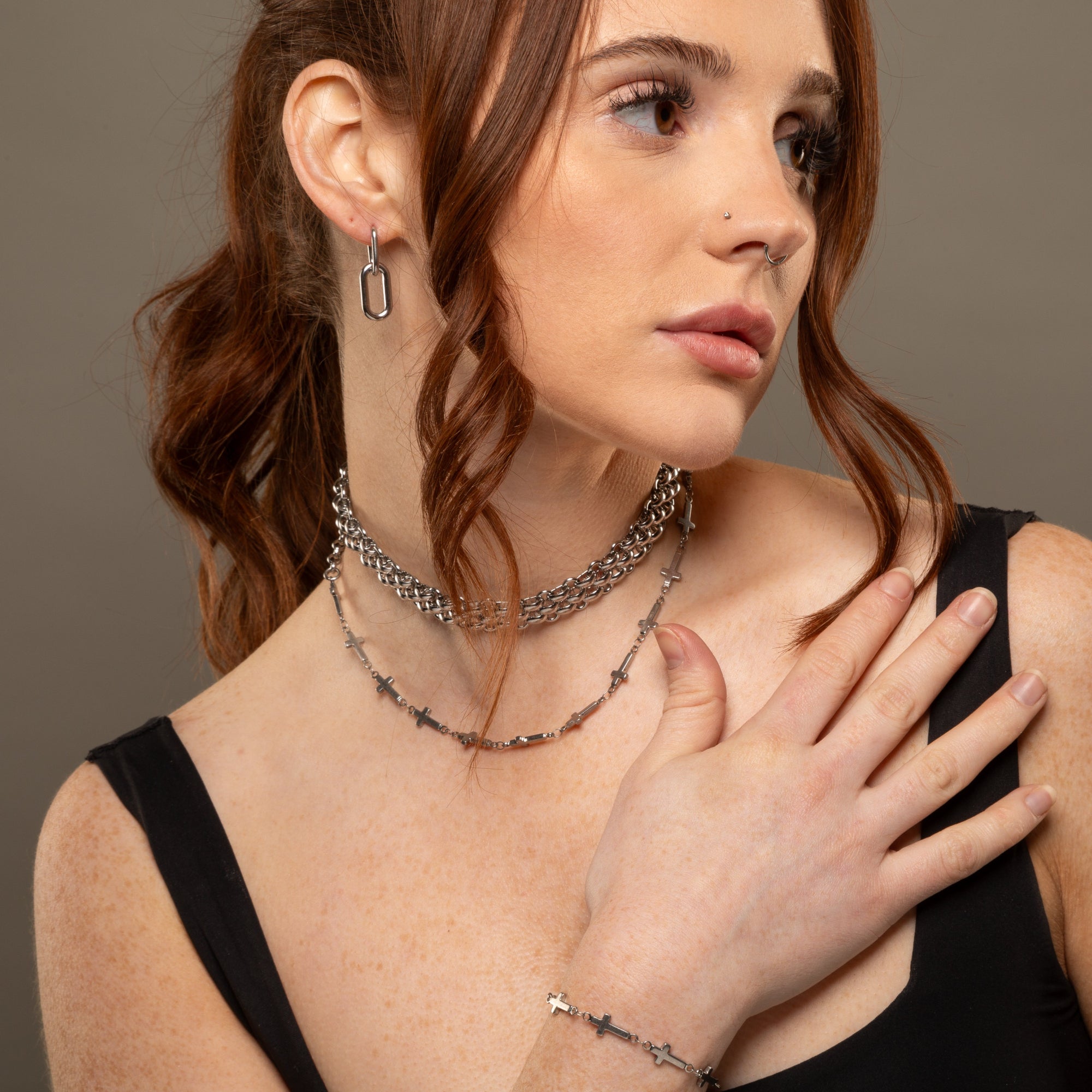 cross link crucifix necklace in silver