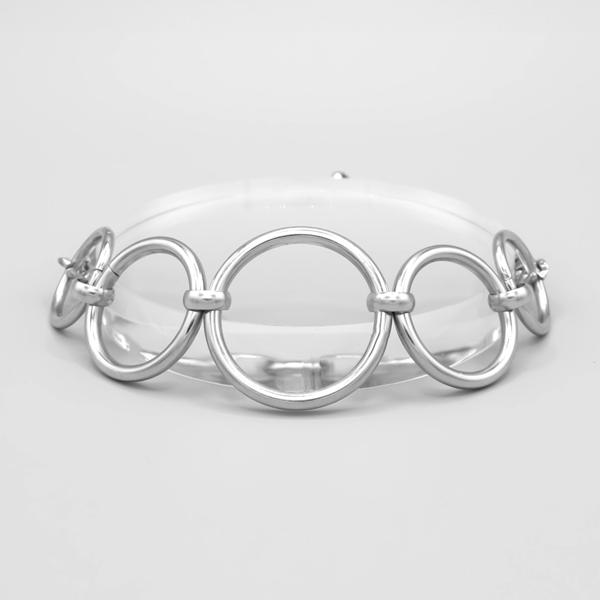 5 silver linking o ring choker necklace on a chunky cuban chain