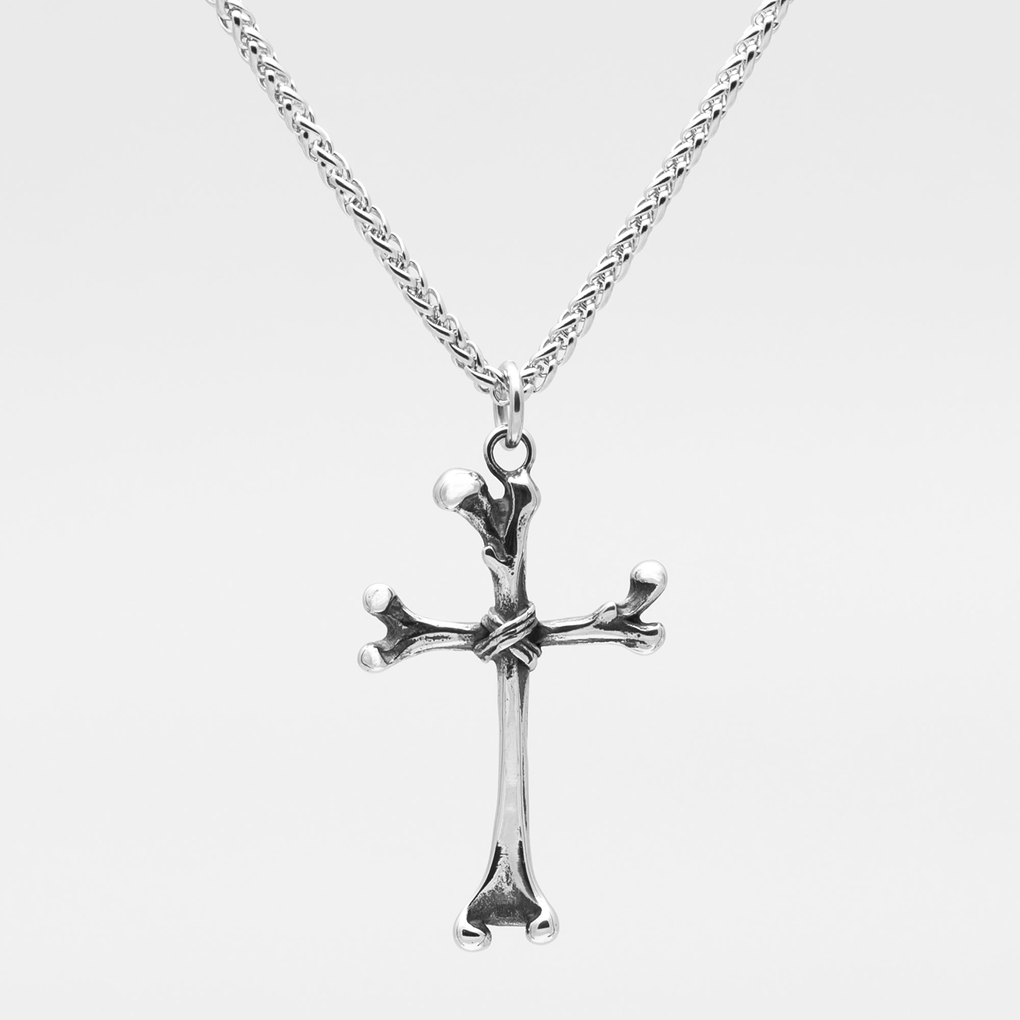 Gotische Halskette mit Knochenkreuz-Anhänger (Silber)