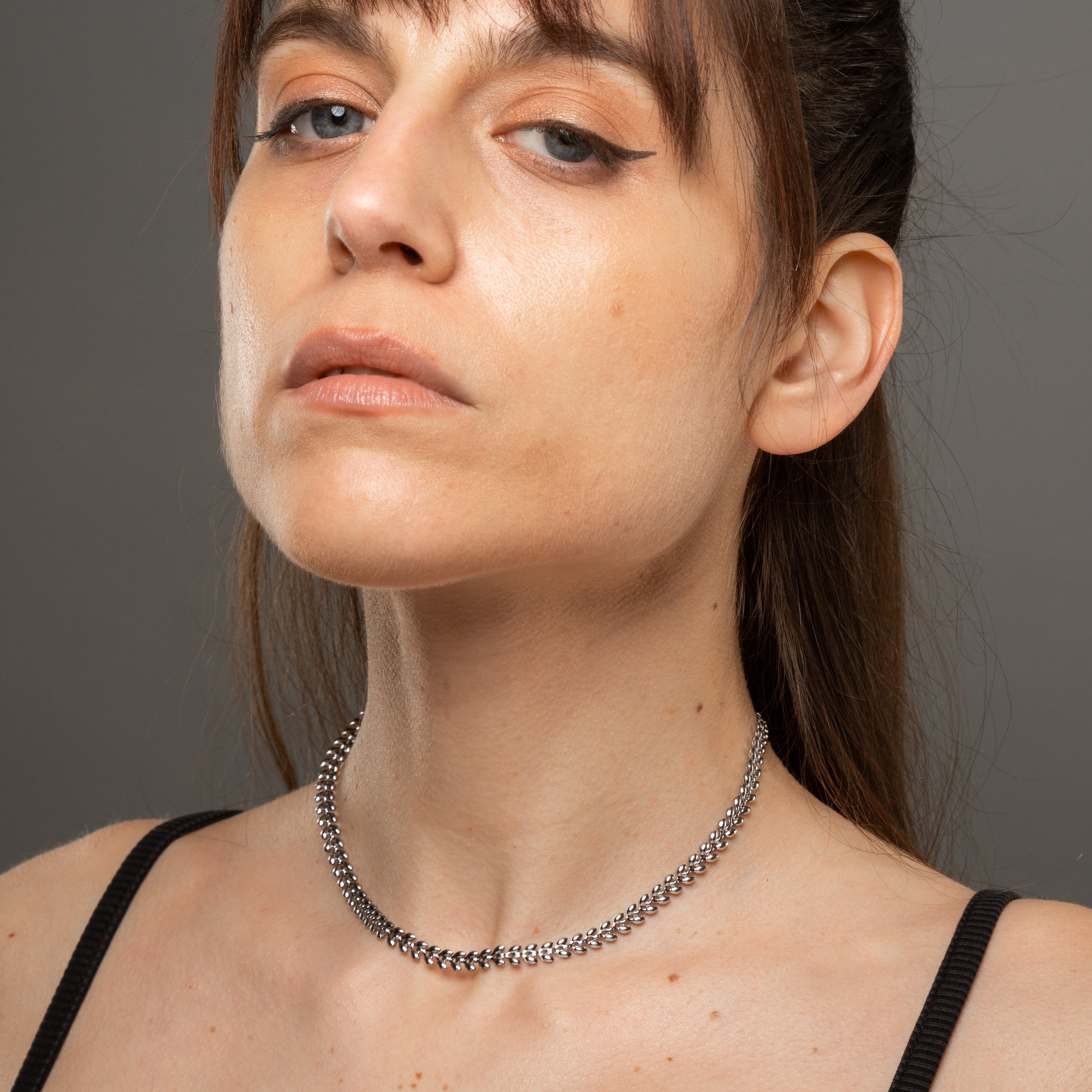 Dainty leaf link necklace in silver stainless steel 5mm width