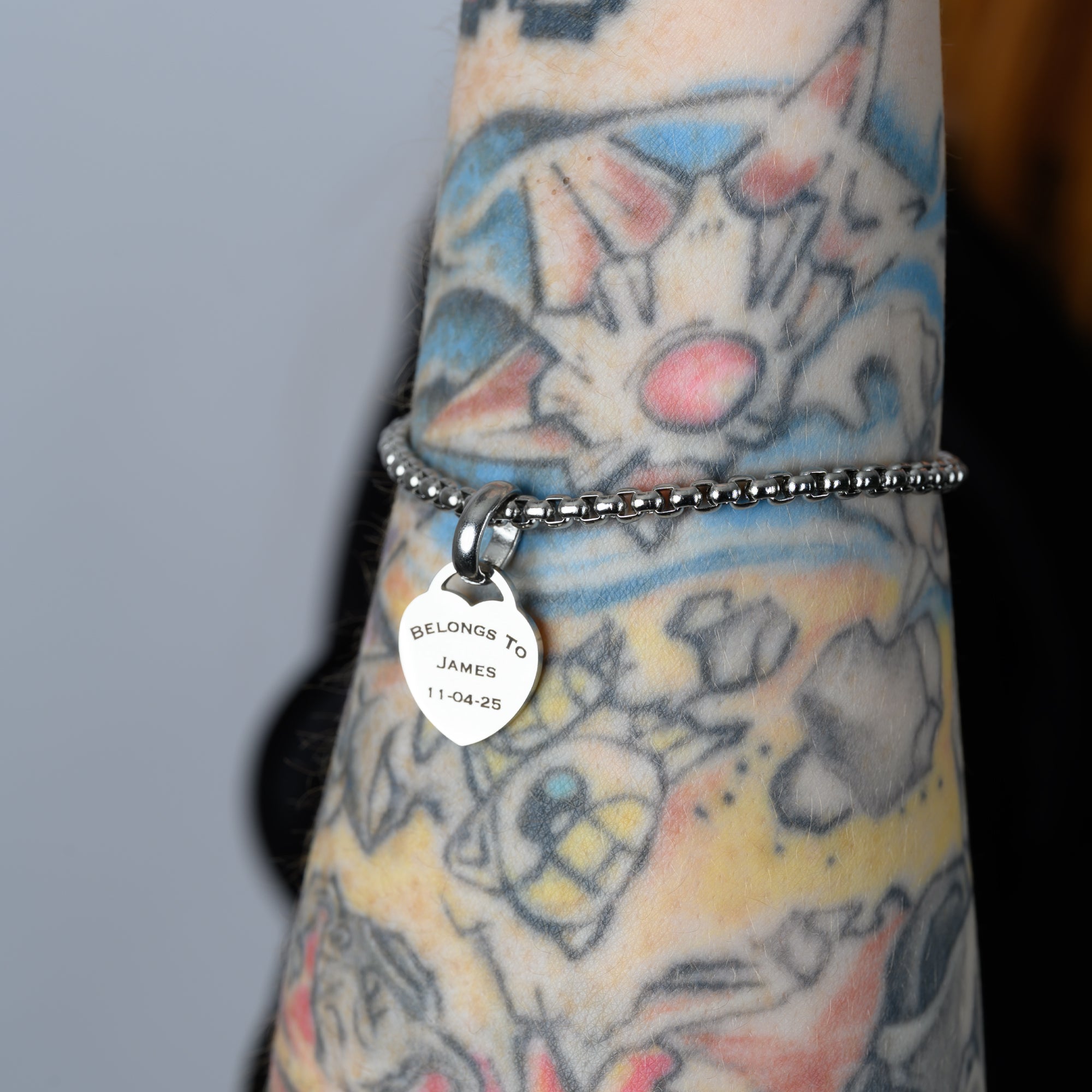 Box chain bracelet with engraved heart pendant in silver stainless steel, personalised bracelet