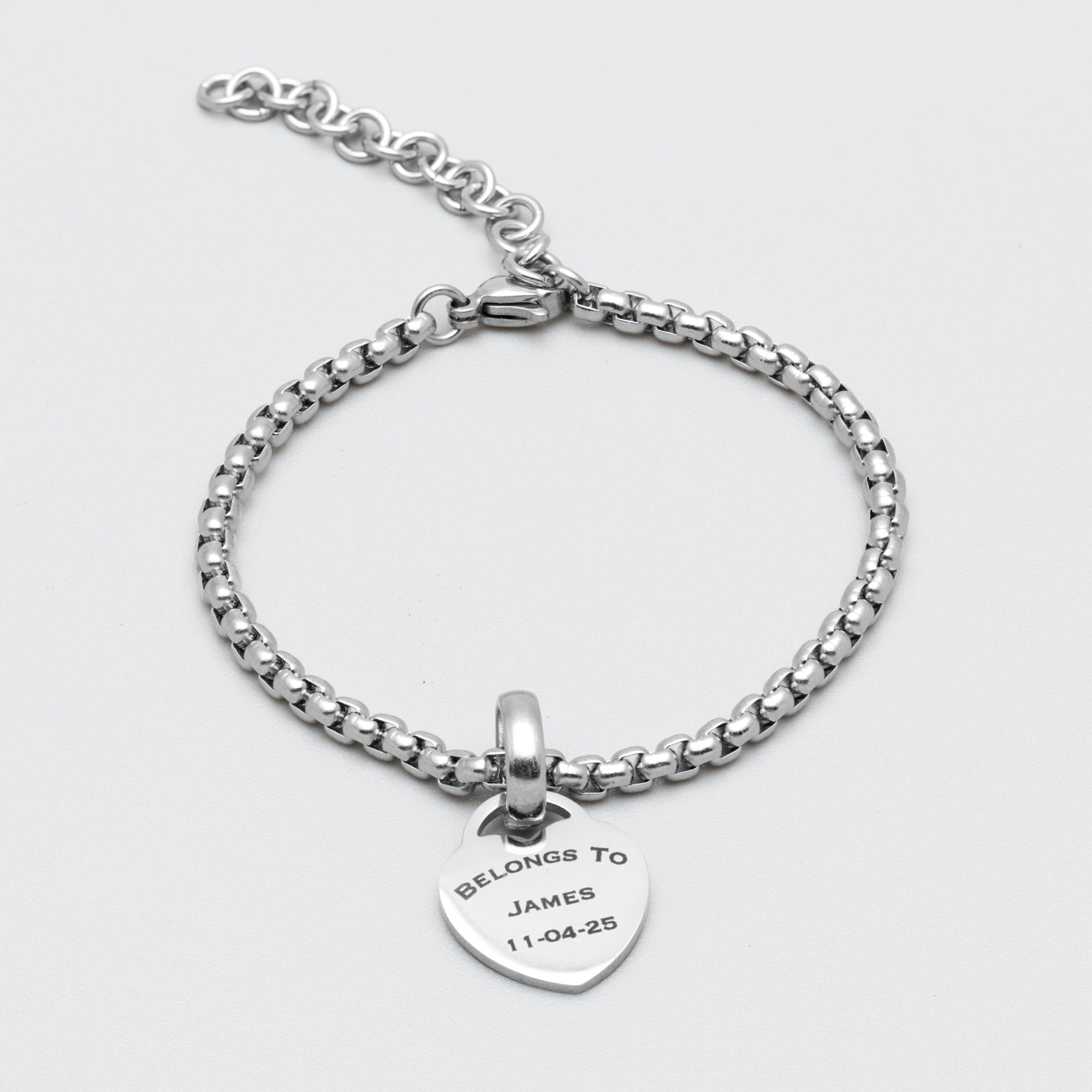 Box chain bracelet with engraved heart pendant in silver stainless steel, personalised bracelet