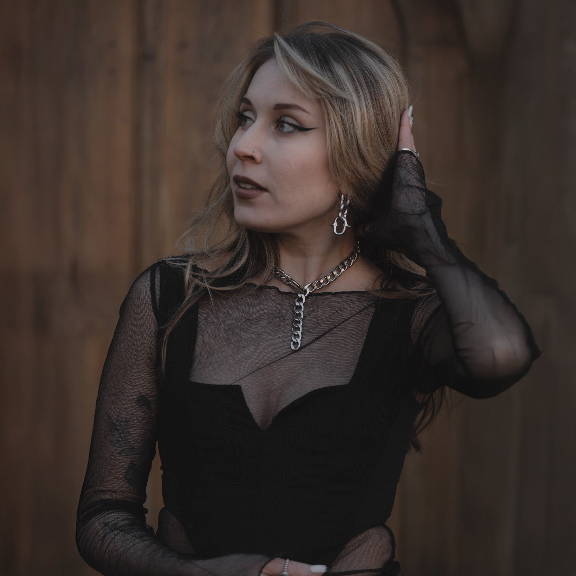 Chunky cuban carabiner choker model shot 1