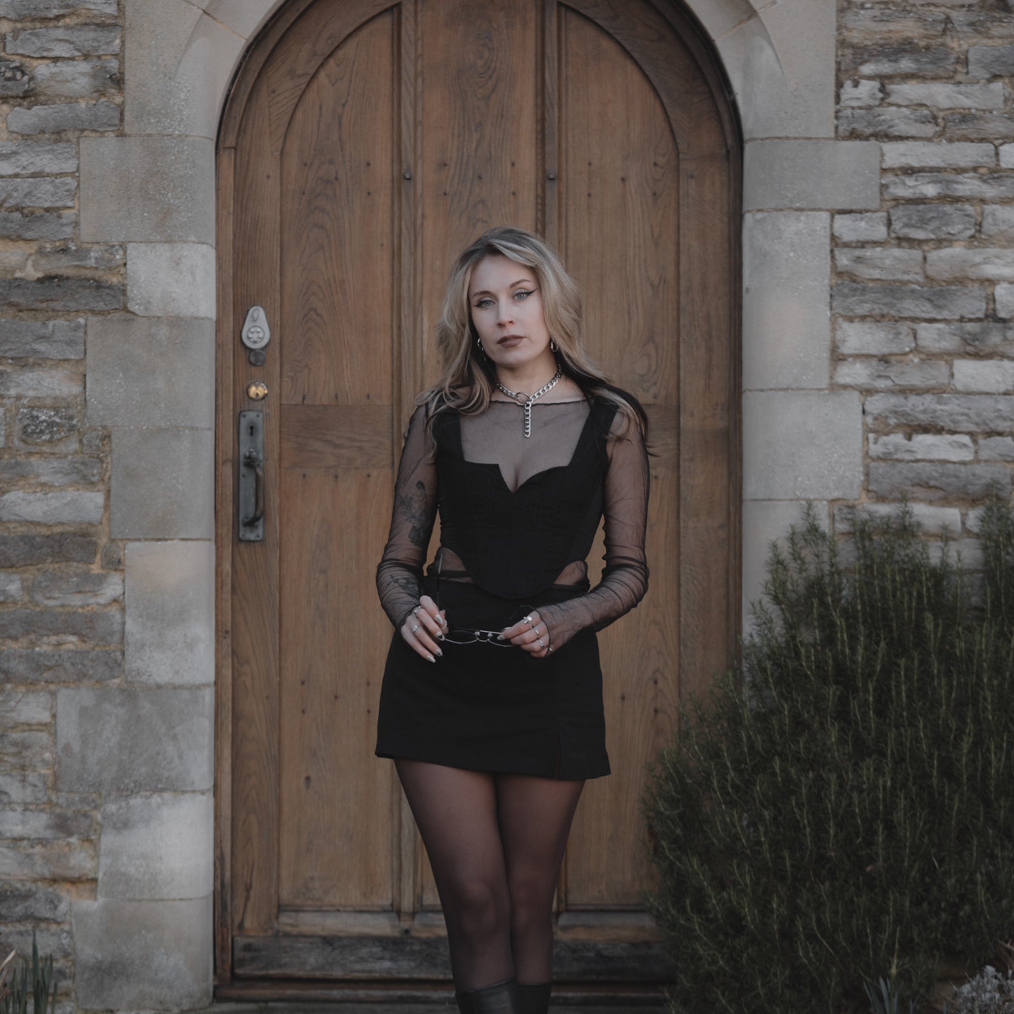 Chunky cuban carabiner choker model shot 4