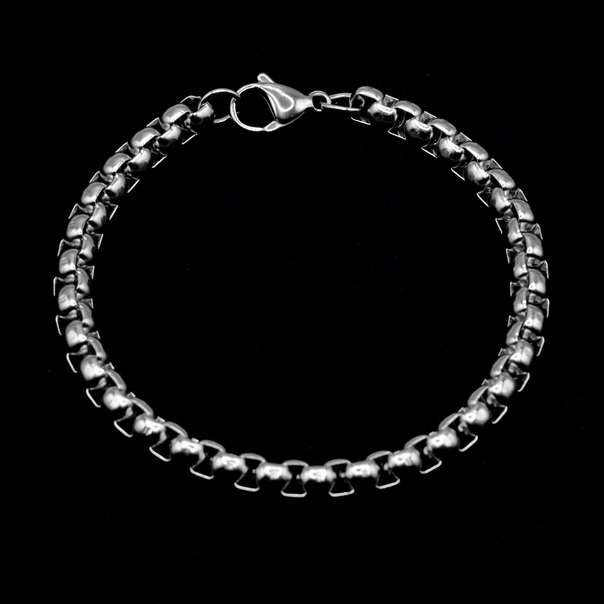 6mm box chain bracelet close up 