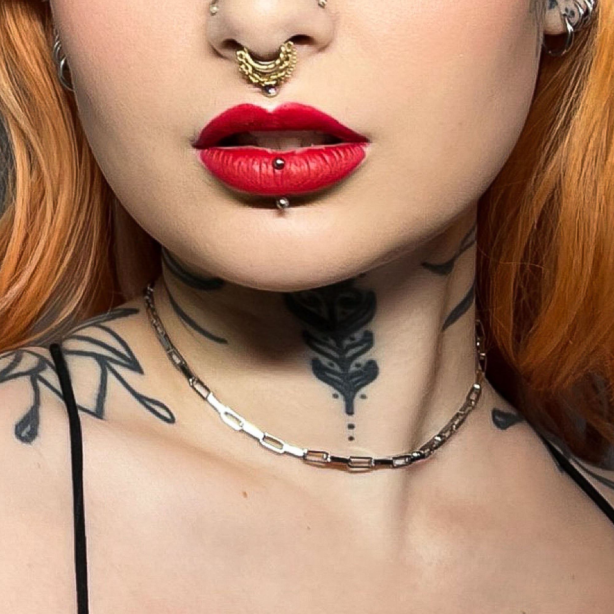 Model wears 8mm paperclip choker chain 