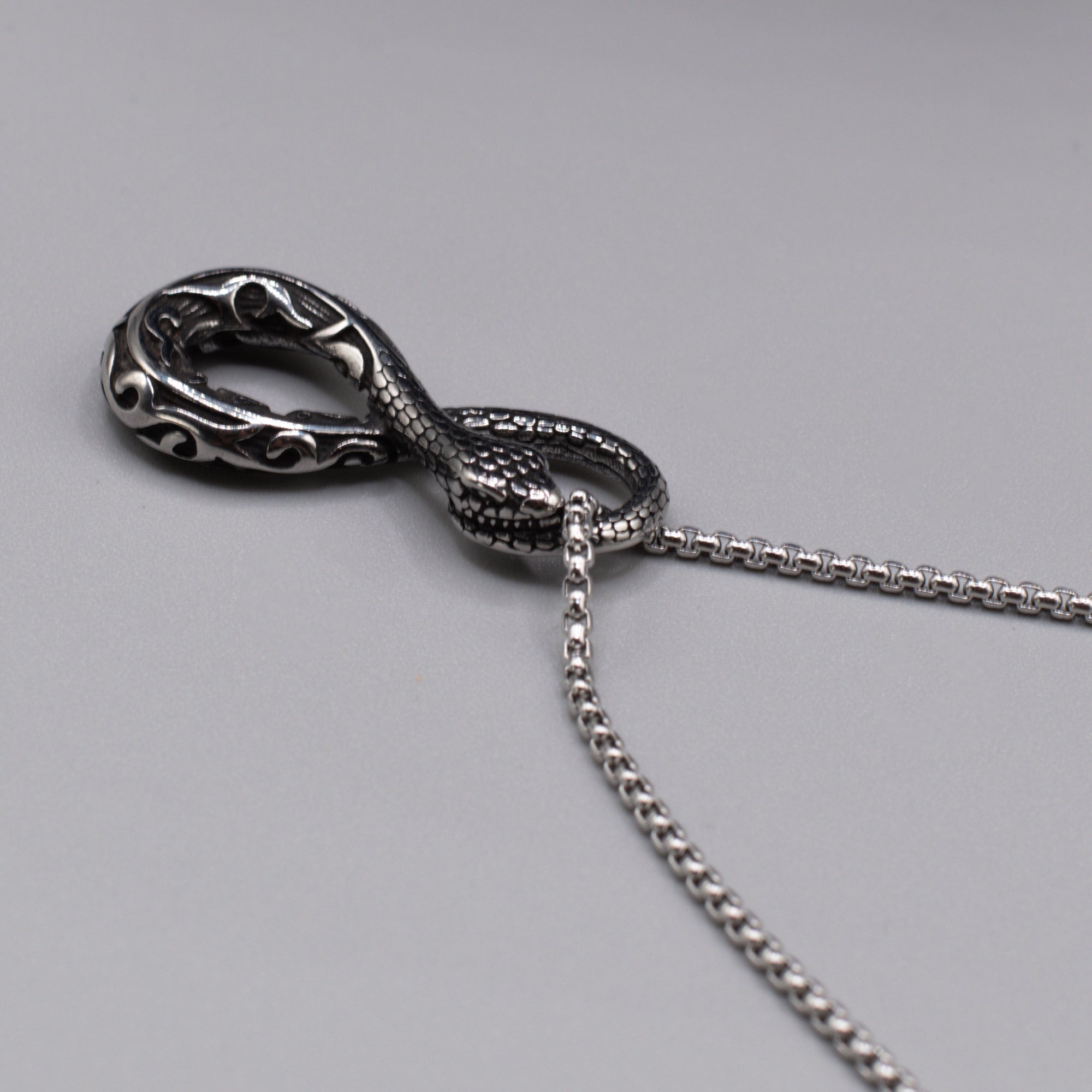 Gothic style snake pendant choker necklace