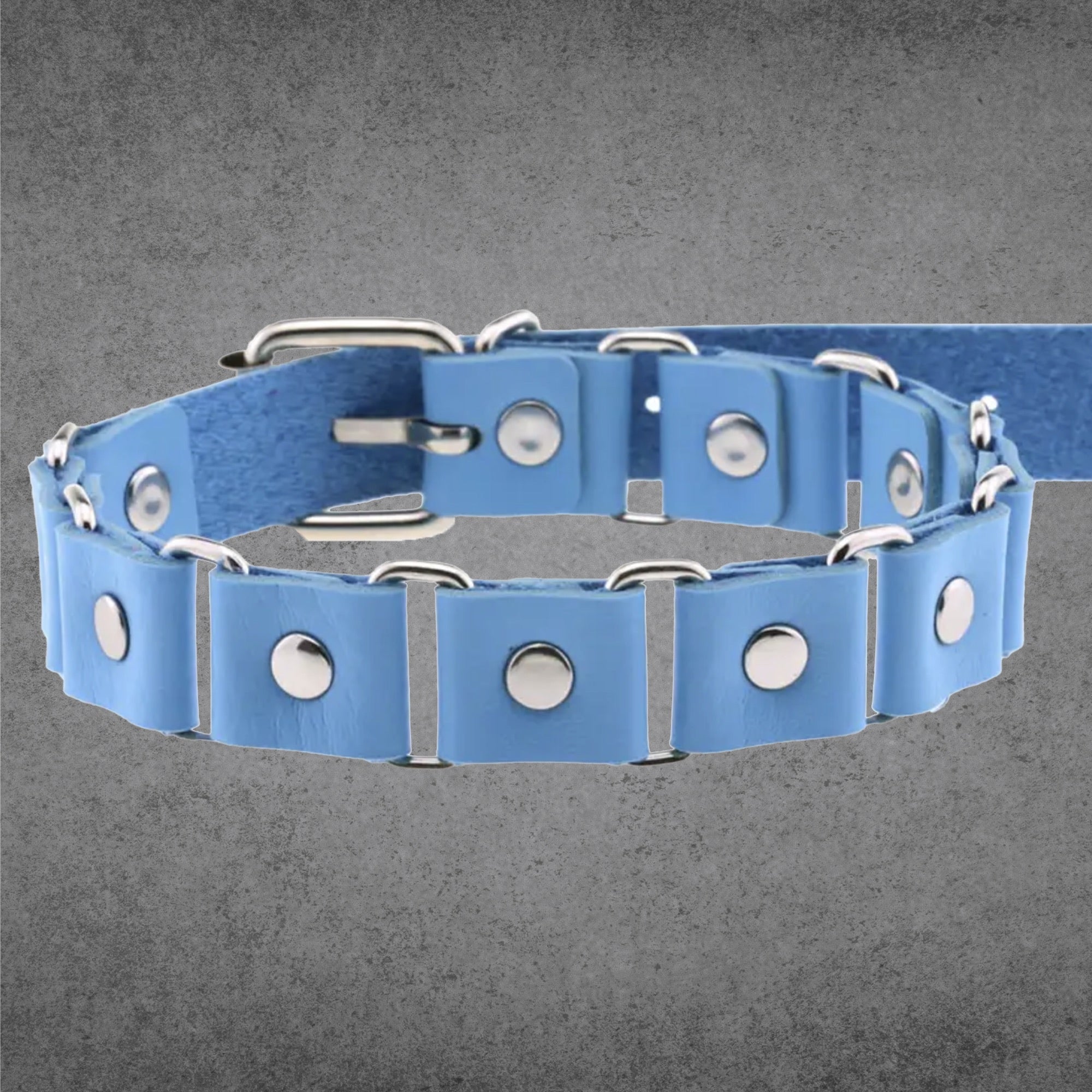 Geketteltes Nietenhalsband - Babyblau