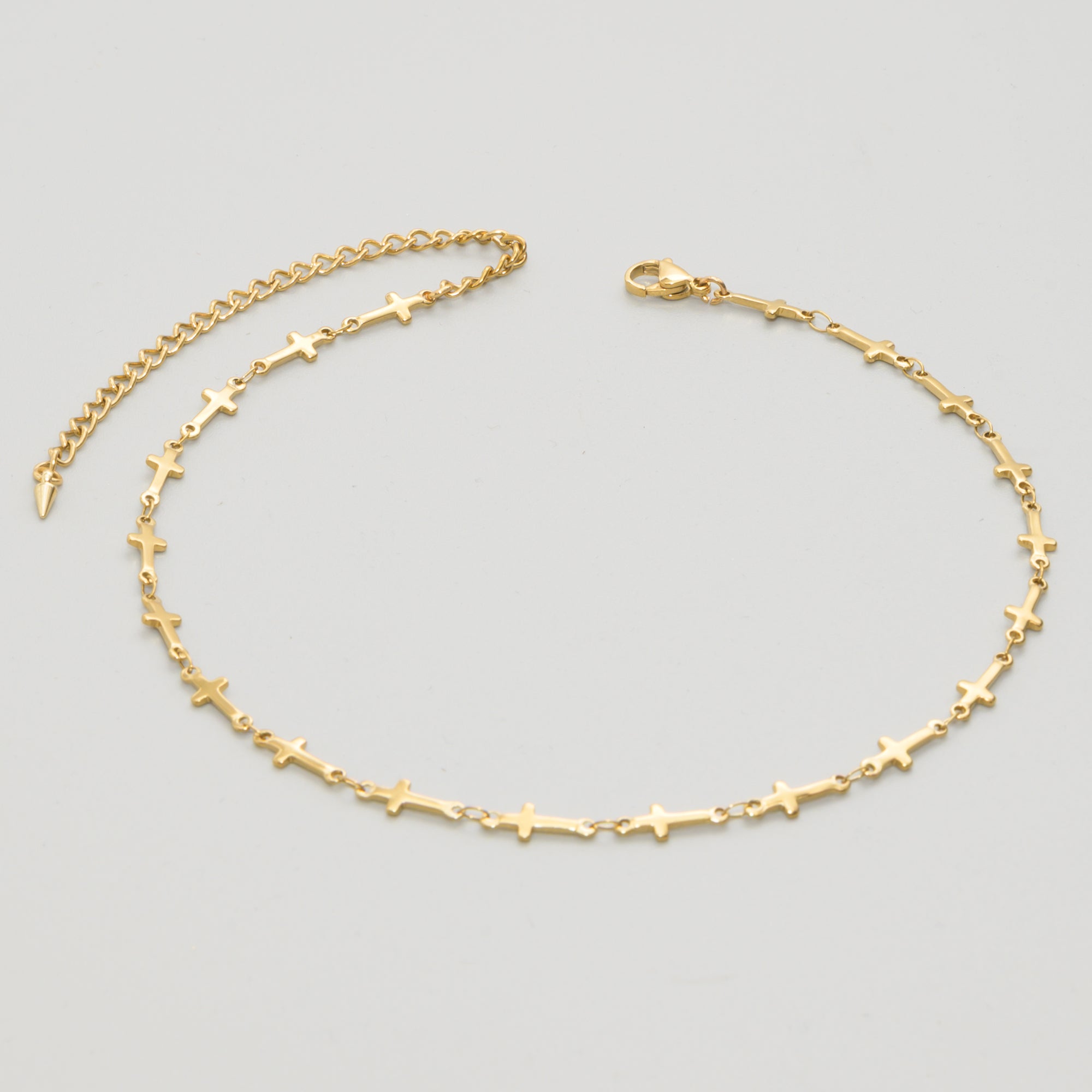 Cross link choker necklace in gold stainless steel
