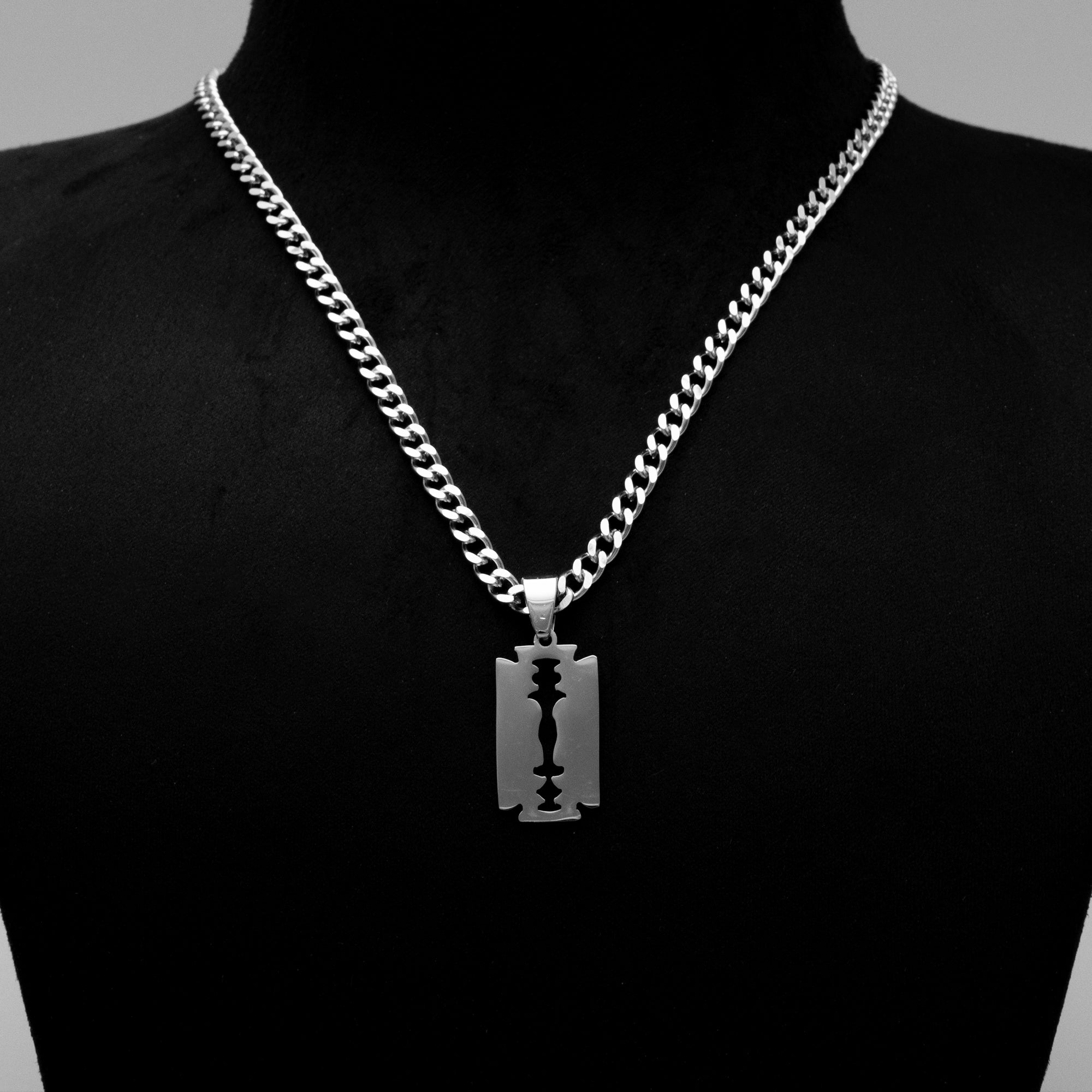 Razor Necklace | Razorblade pendant on silver cuban chain