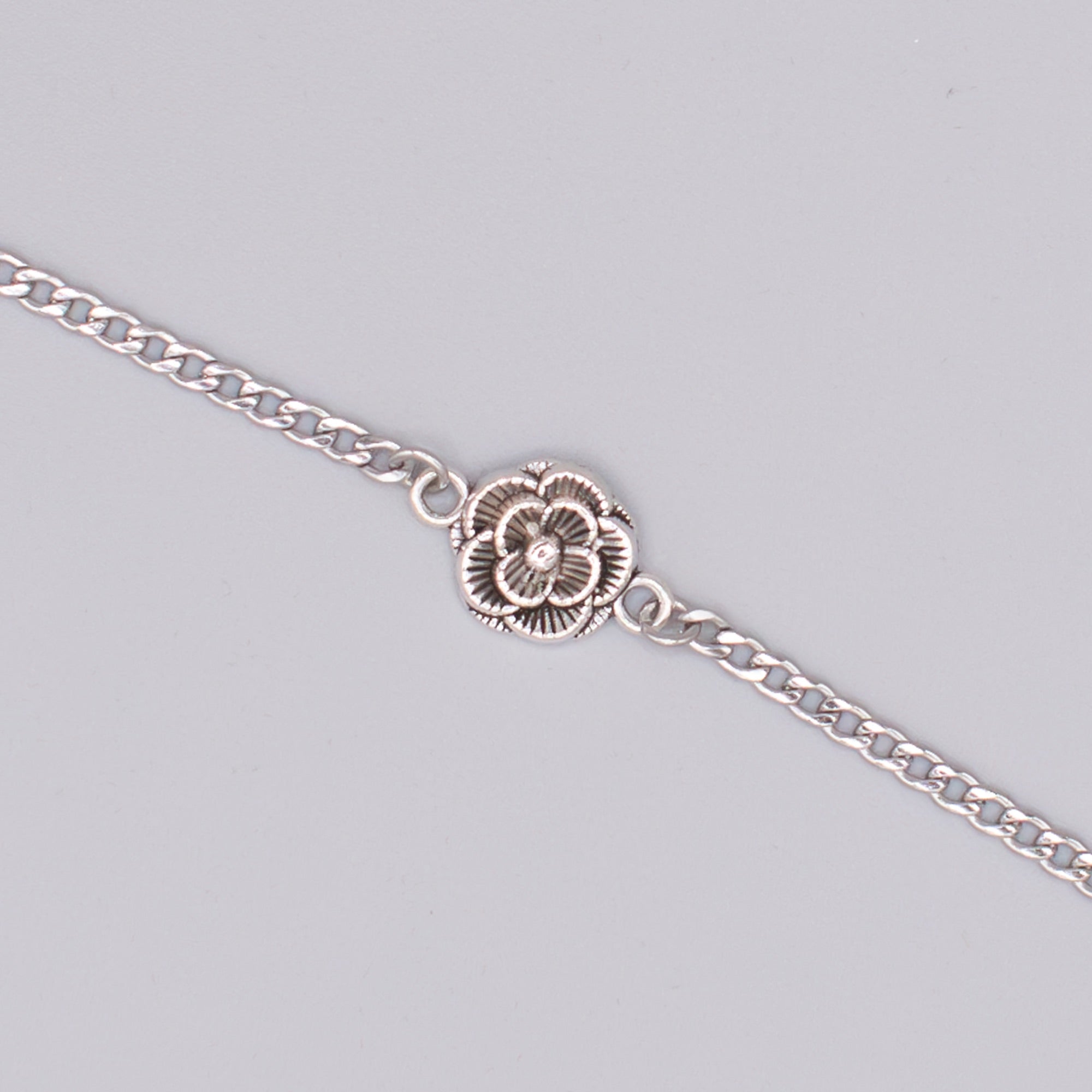 Collier ras du cou gothique avec rose enchantée (argent)