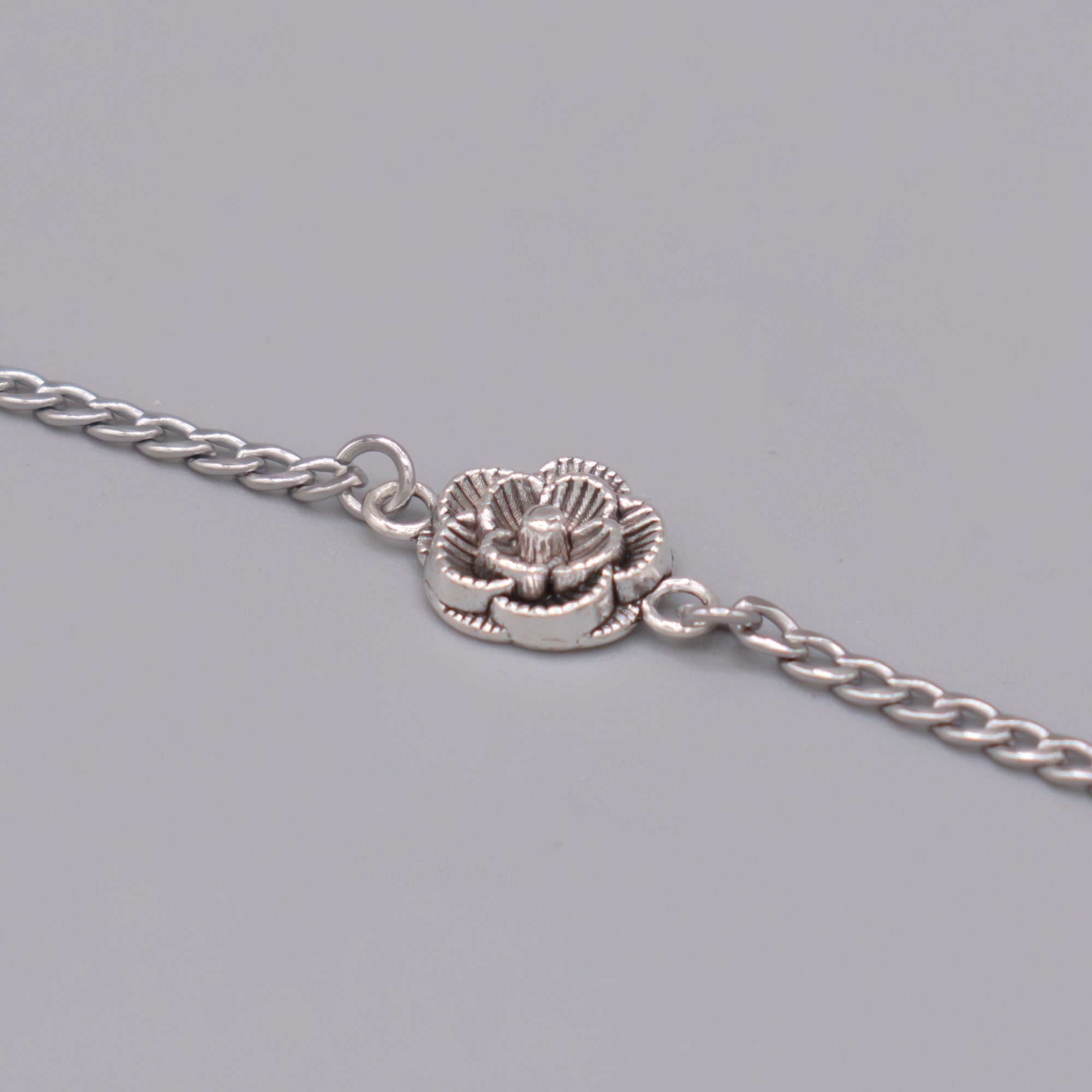 Collier ras du cou gothique avec rose enchantée (argent)