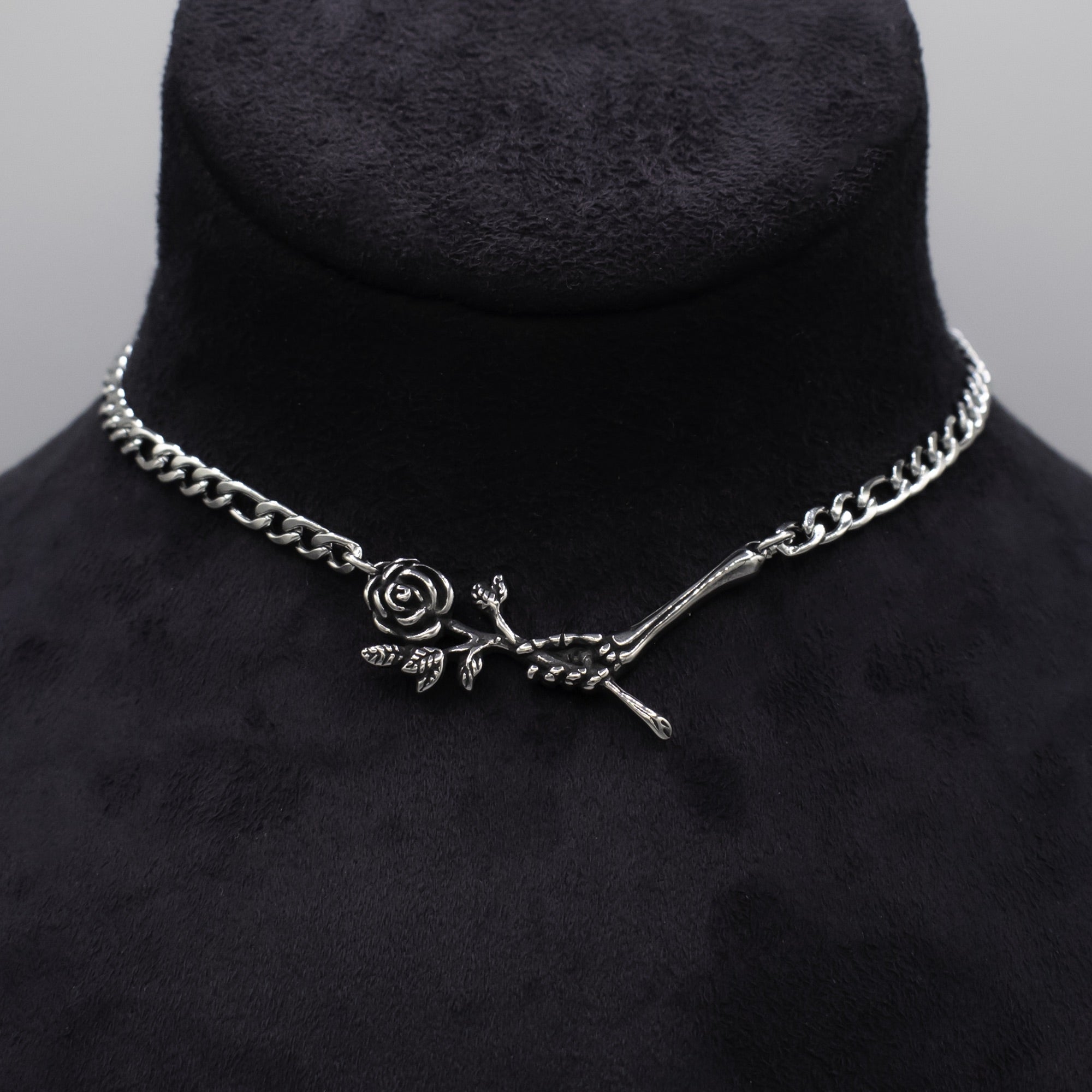 Hand of Love Choker Necklace (Silver)