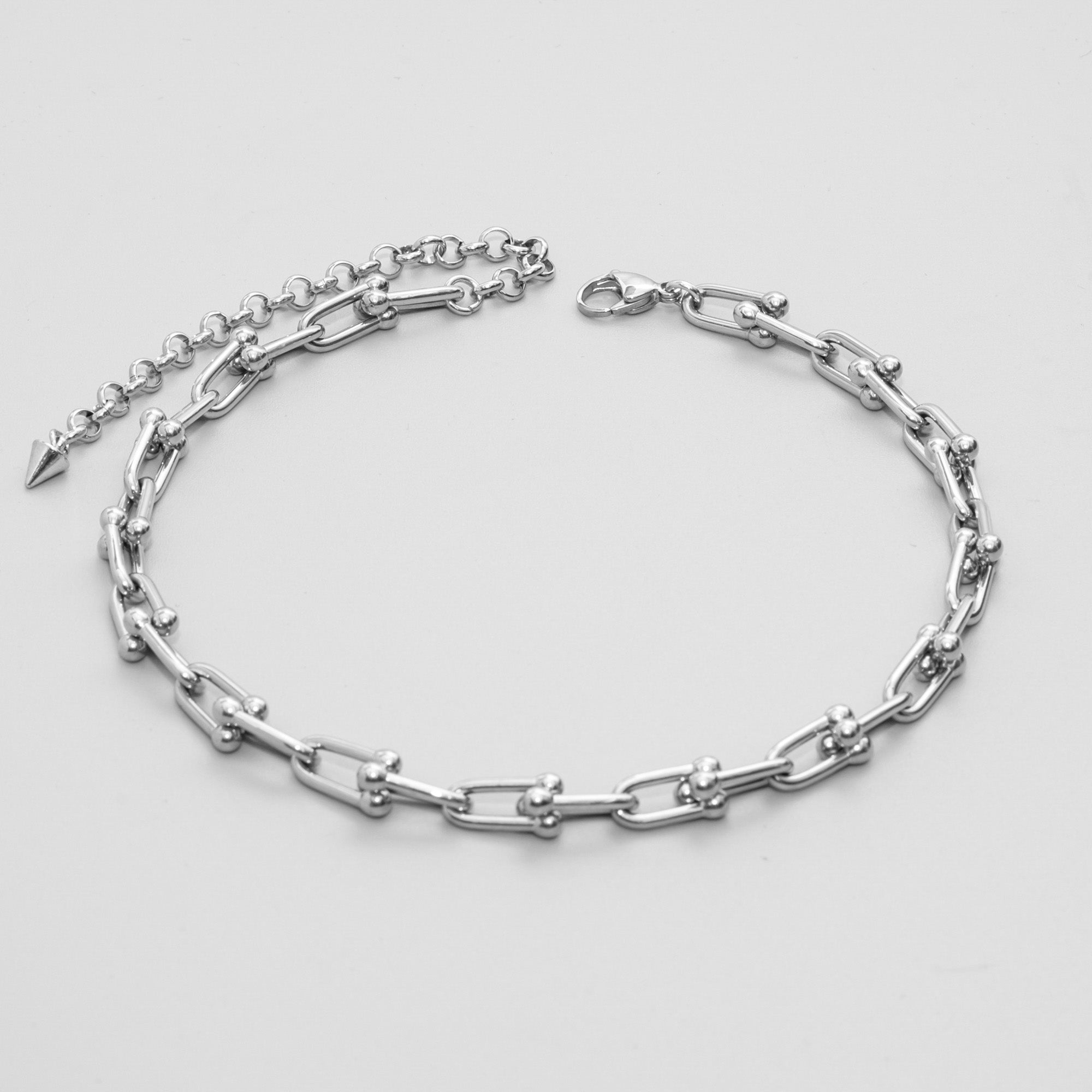 Chunky Horseshoe link chain choker in silver stainless steel 