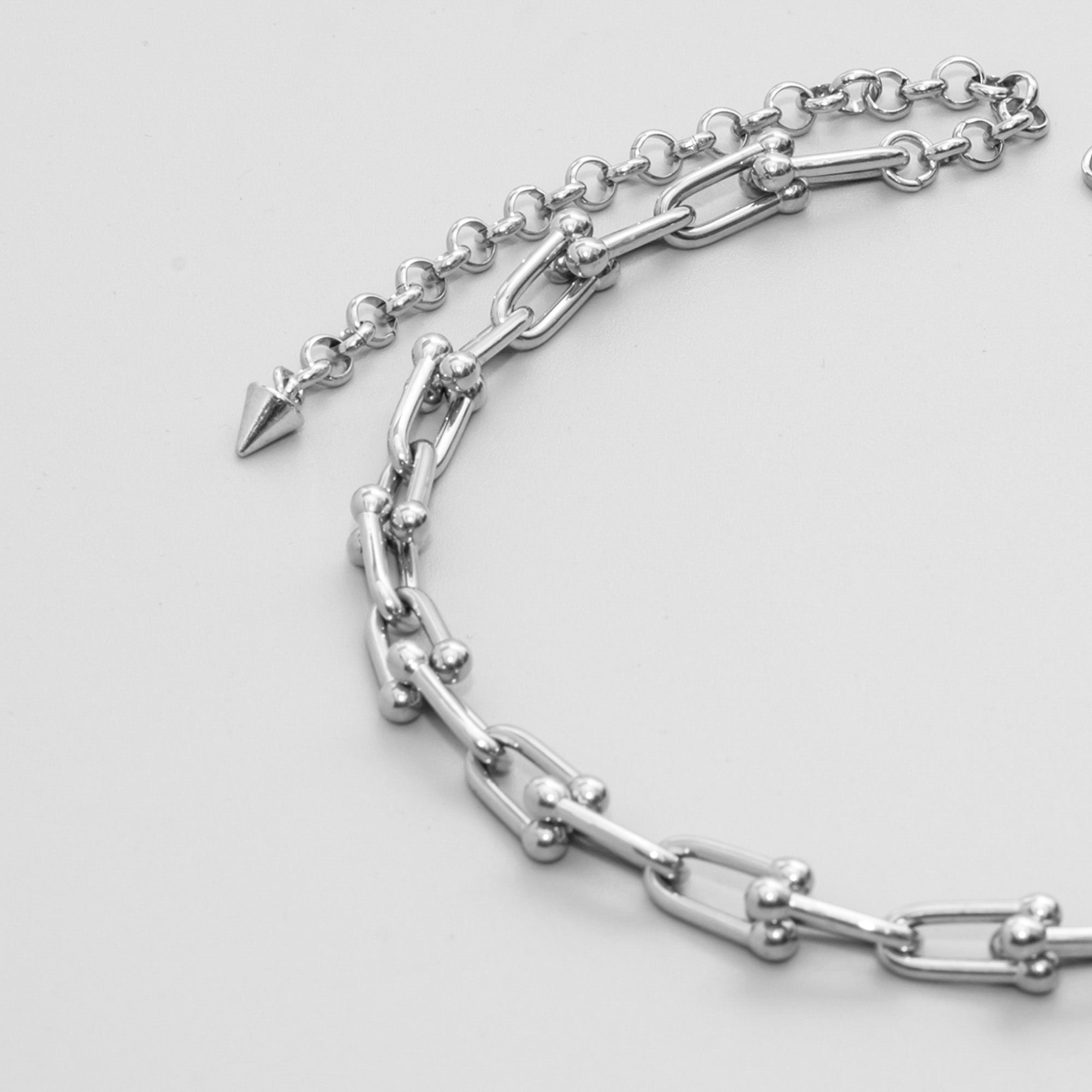 Chunky Horseshoe link chain choker in silver stainless steel 