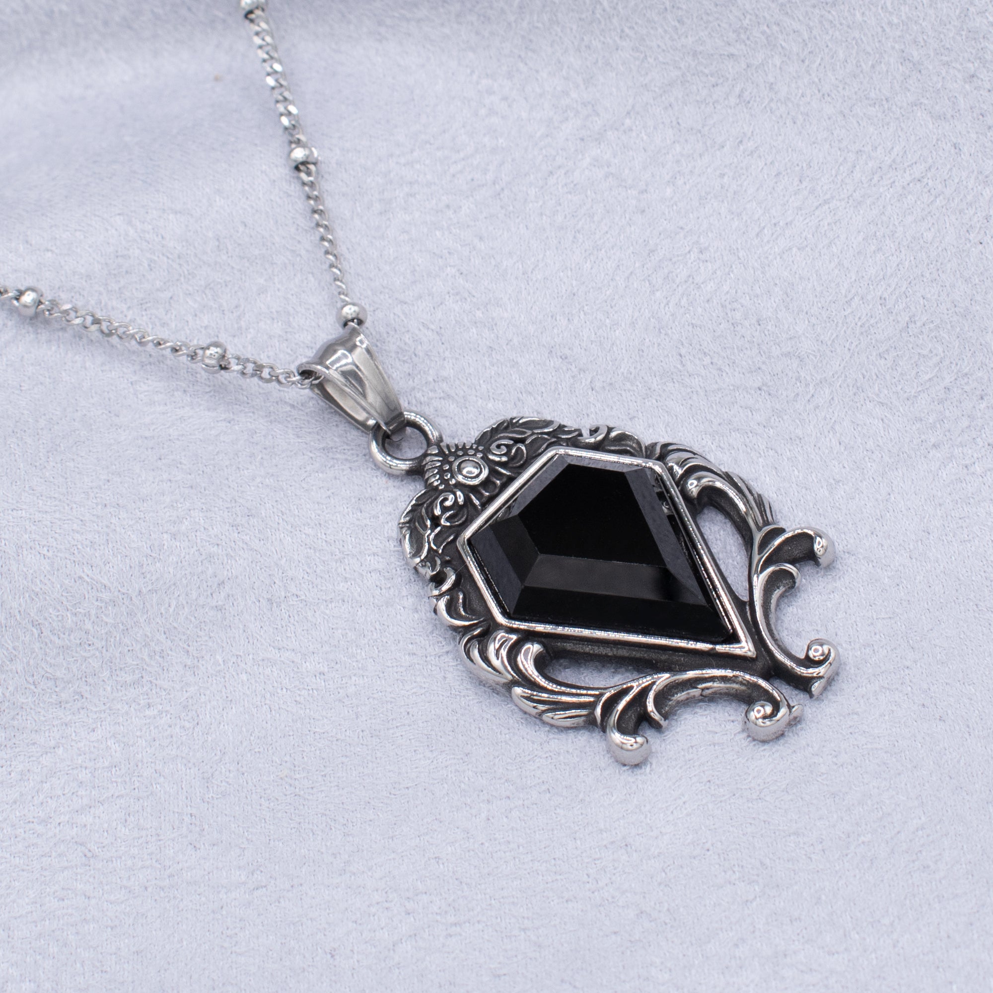 Onyx Keeper Pendant Necklace (Silver)
