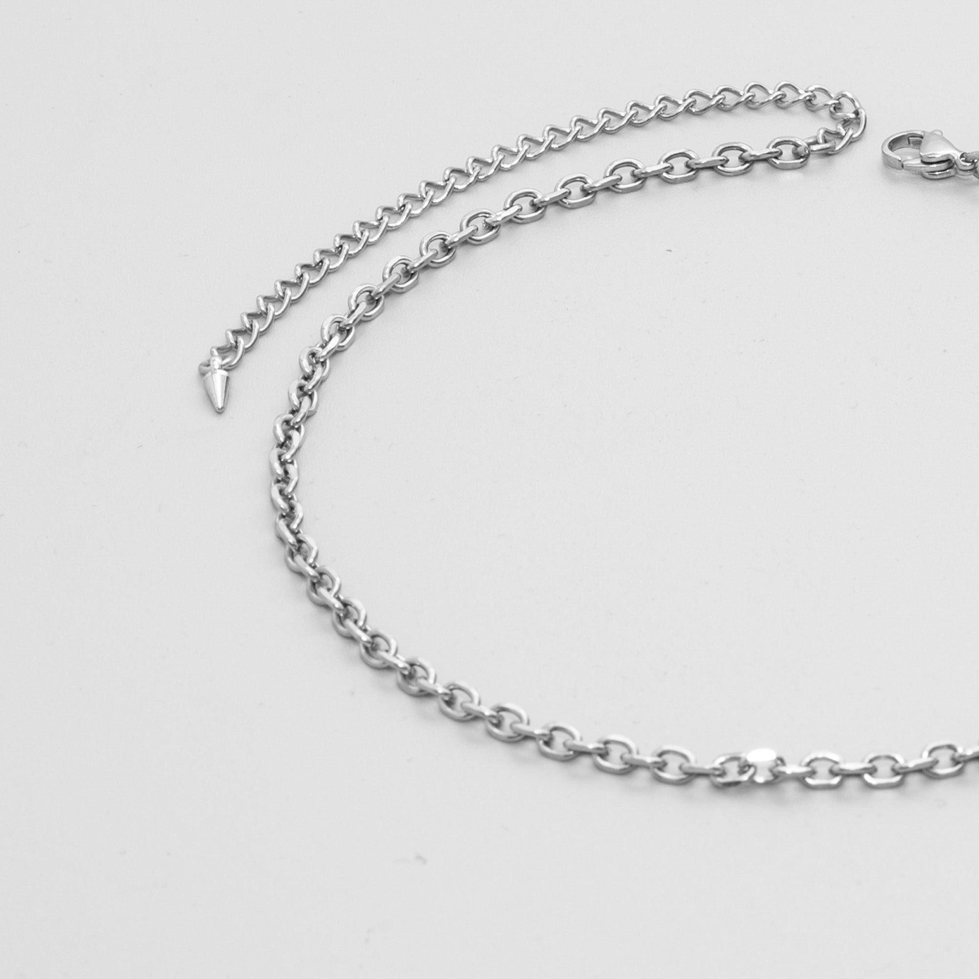 Dainty 4mm cable chain choker necklace in silver stainless steel 