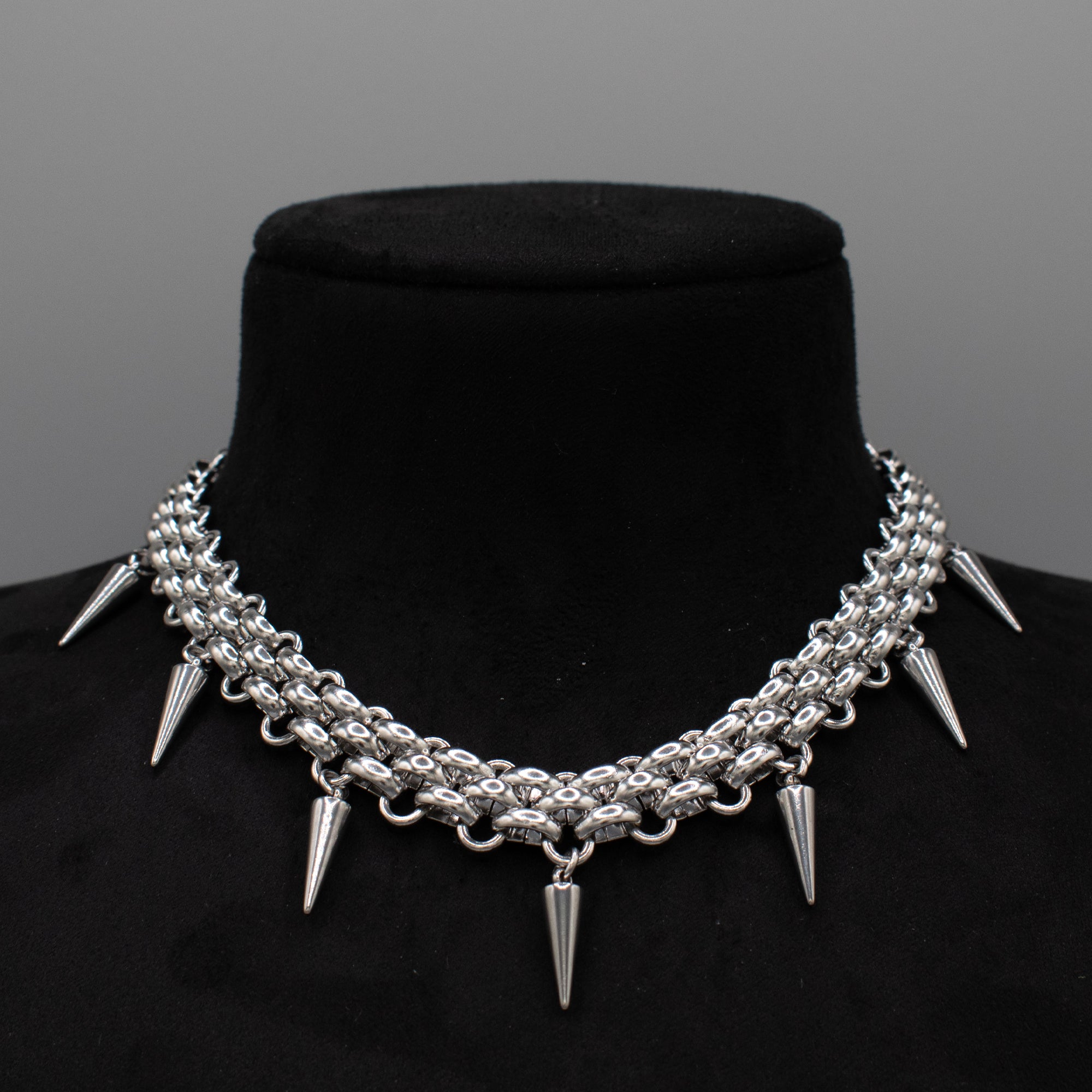 Gothic Spiked Chainmail Choker Necklace (Silver)