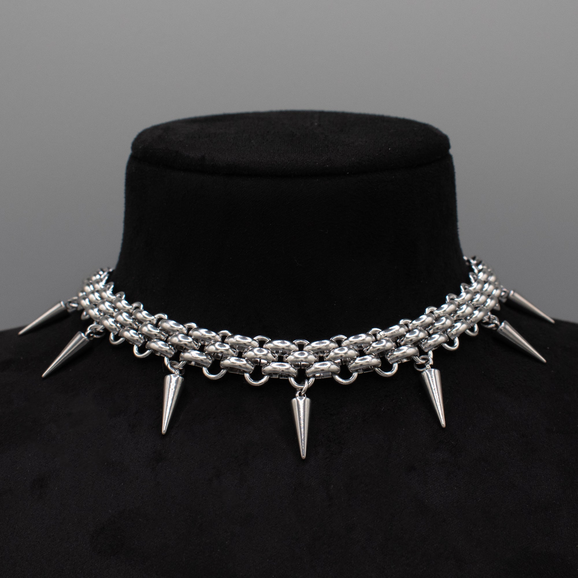 Spiked Chainmail Choker Necklace (Silver)