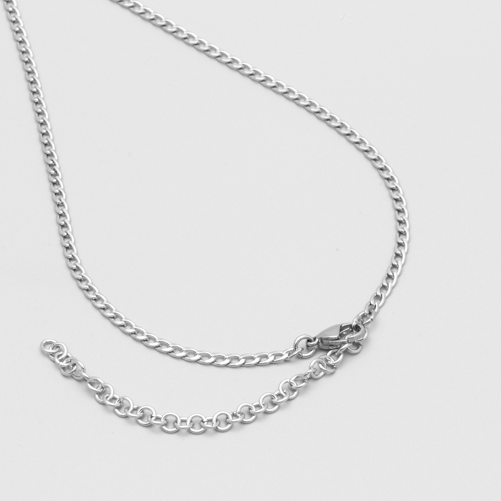 Collier de jour avec pendentif cadenas et micro chaîne coulissante - Chaîne cubaine de 4 mm (argent)