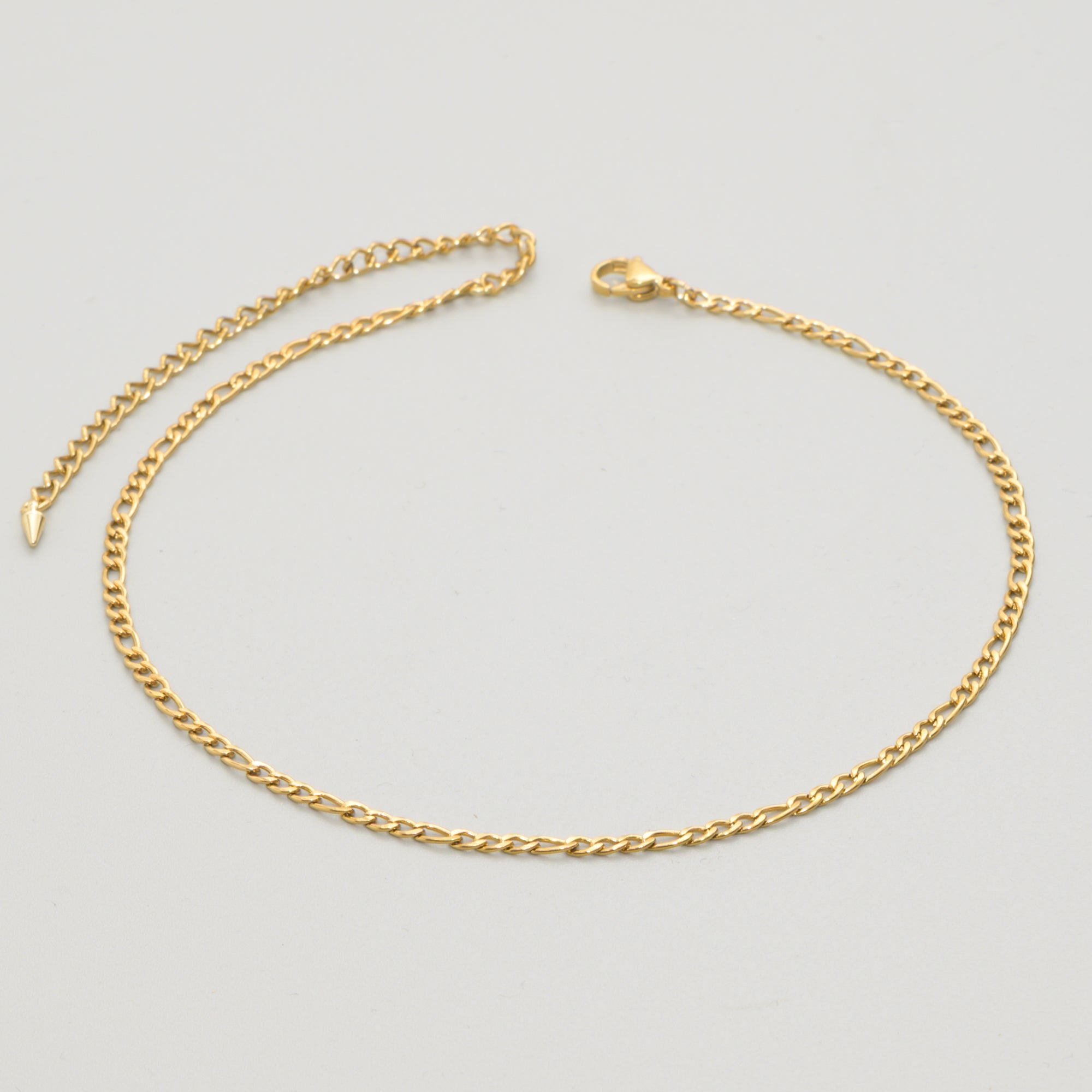 Dainty 3mm figaro chain choker in gold stainless steel