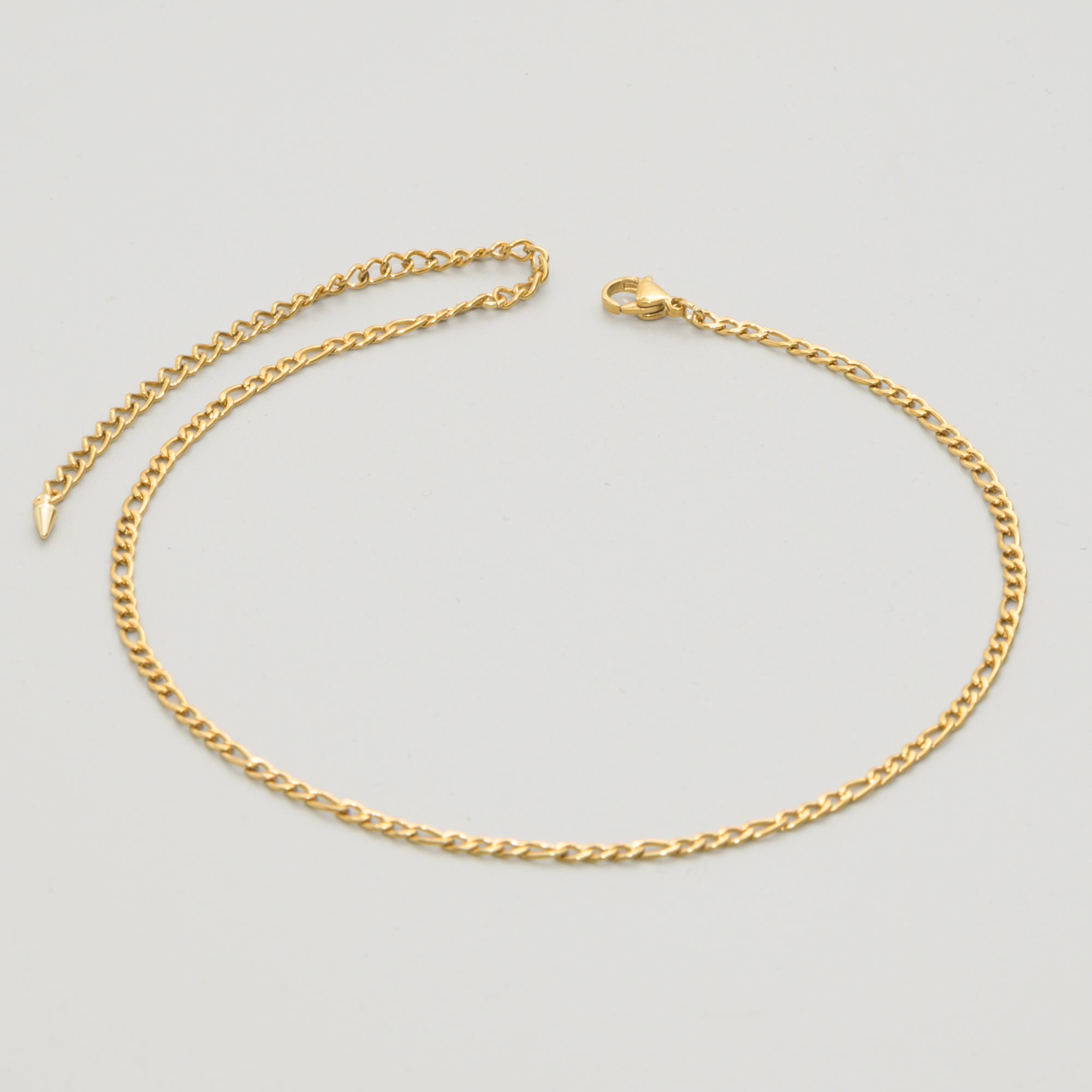 Dainty 3mm figaro chain choker in gold stainless steel