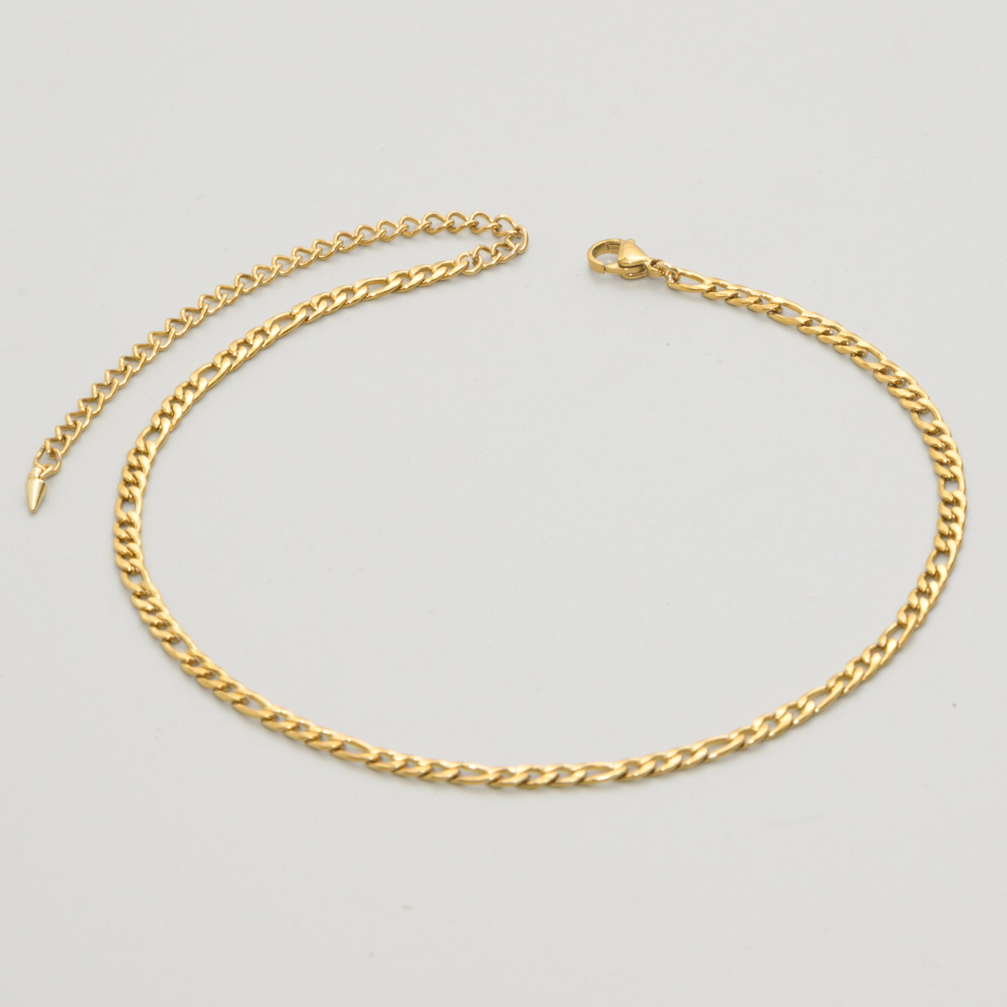Dainty 4mm figaro chain choker in Gold stainless steel