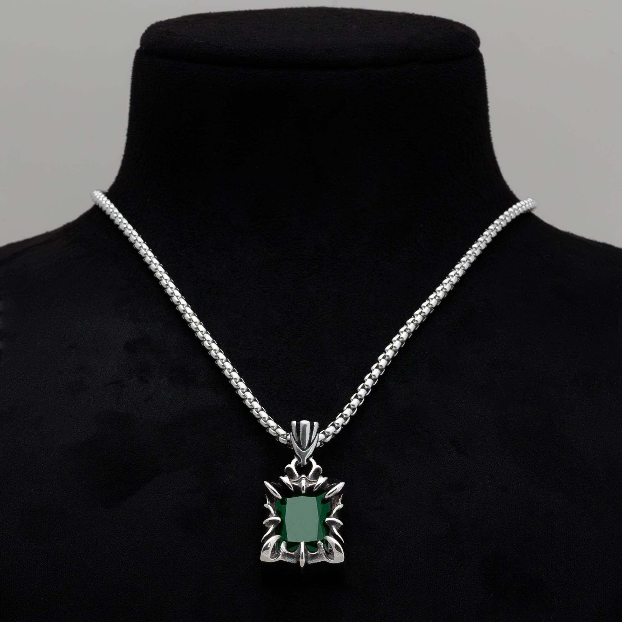 Emerald Claw Gothic Pendant (Silver)