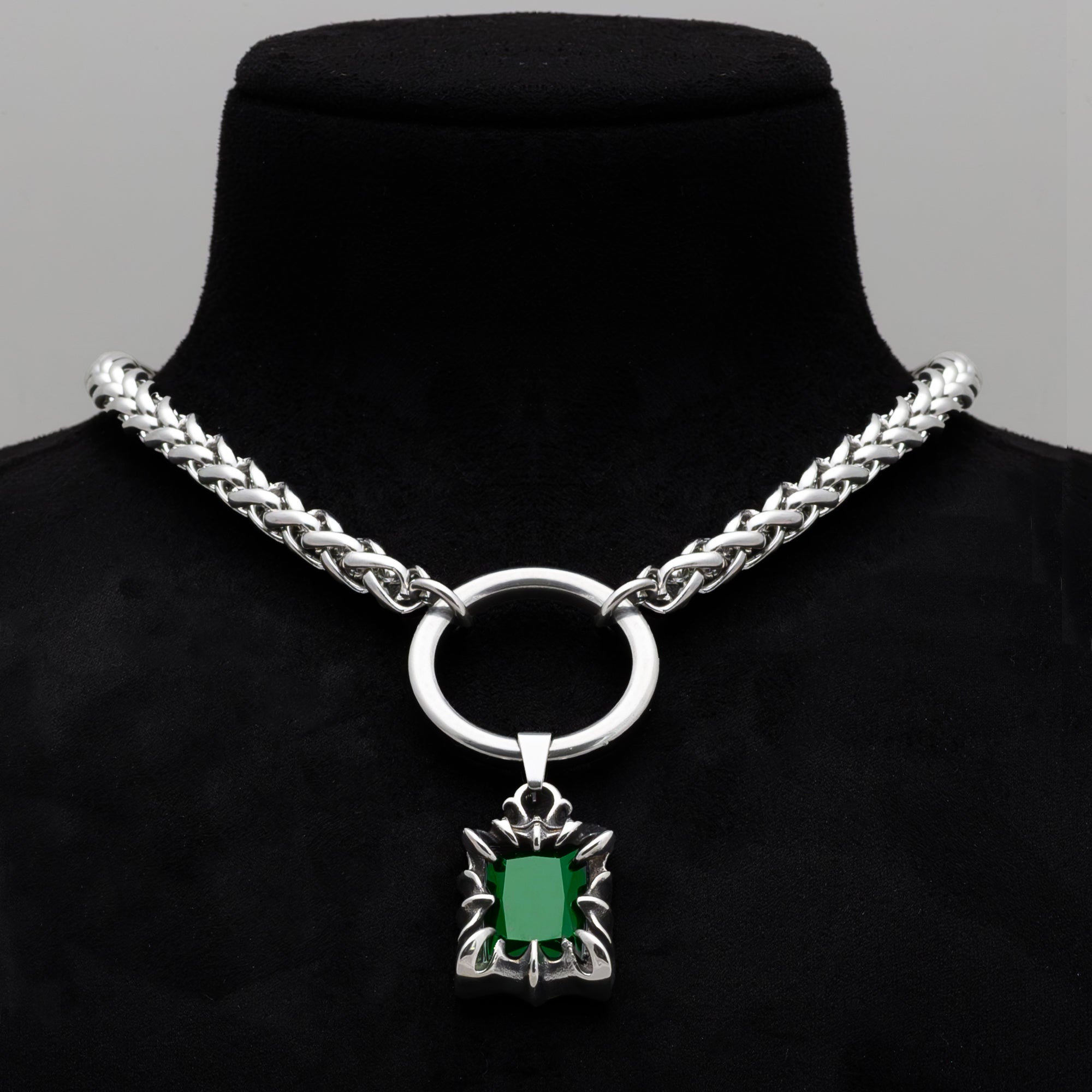 Collier ras du cou / collier gothique avec anneau en O et griffes d'émeraude (argent)